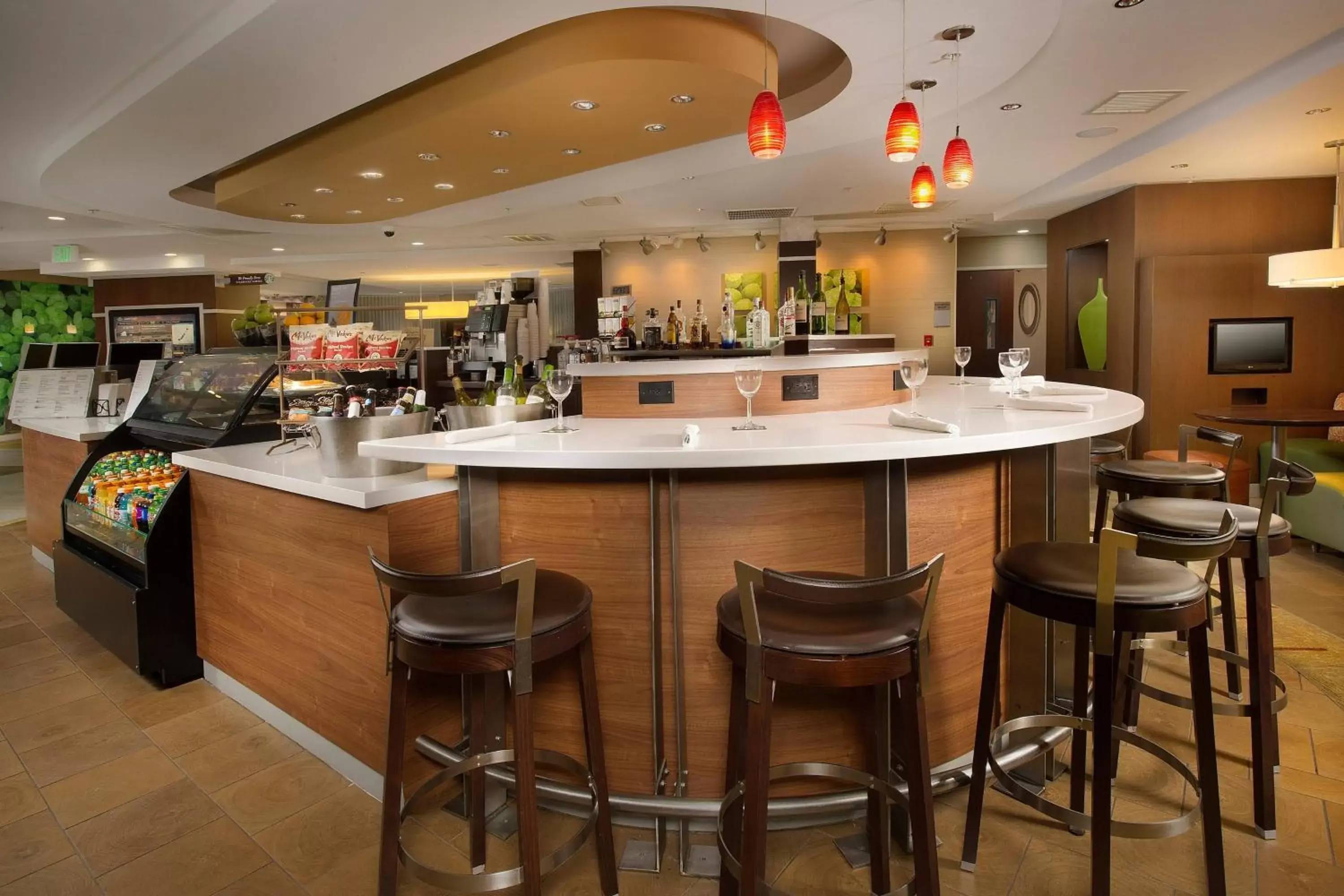 Restaurant/places to eat, Lounge/Bar in Courtyard by Marriott Waldorf