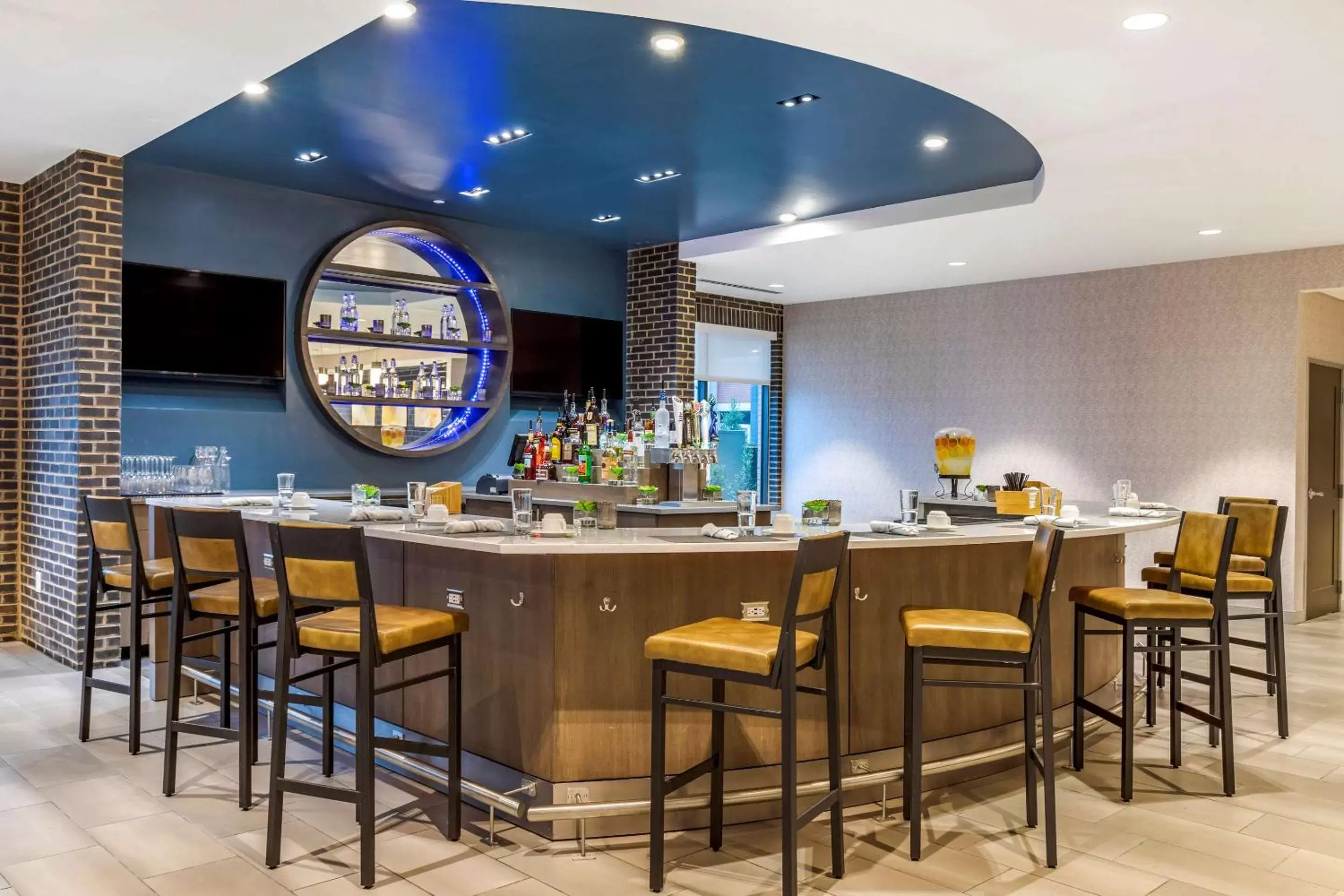 Lounge or bar, Restaurant/Places to Eat in Cambria Hotel Rock Hill - University Center