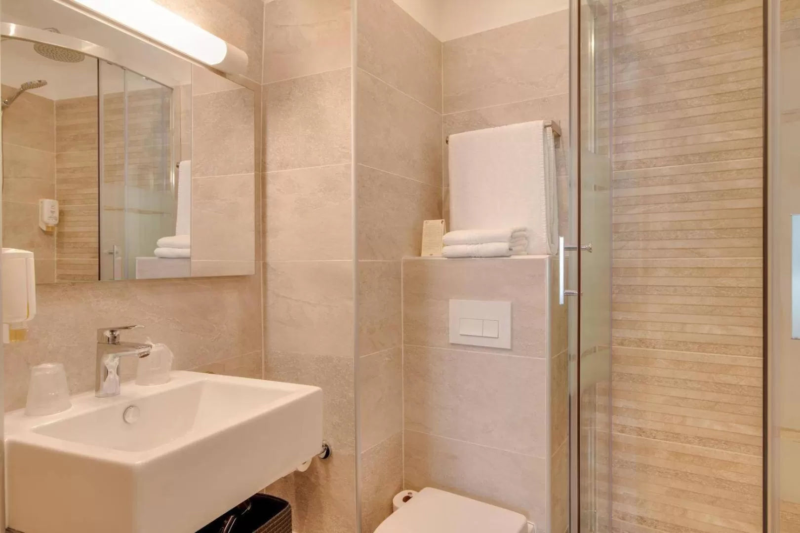 Bathroom in Hotel Select