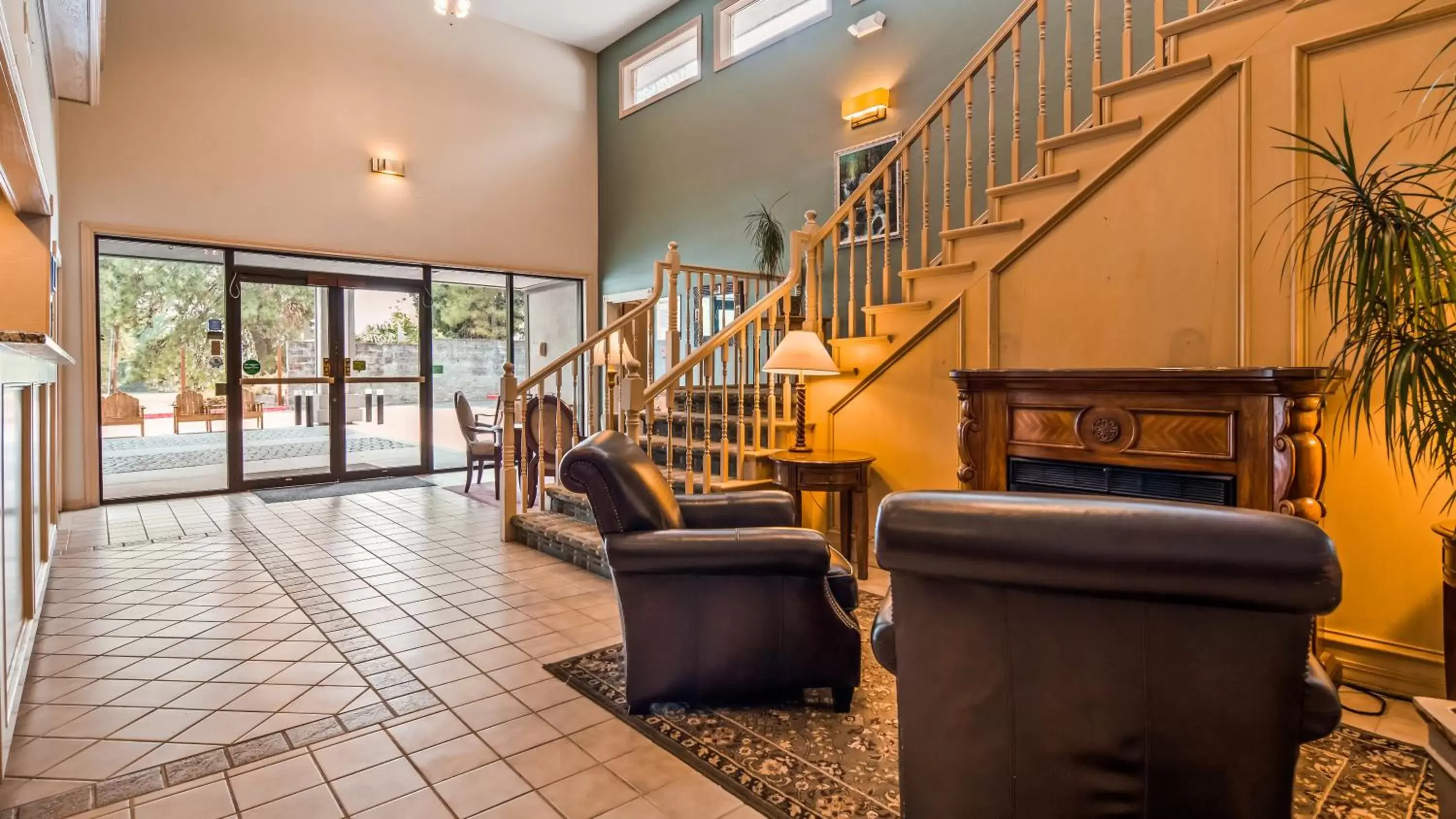 Lobby or reception in Best Western Inn at the Rogue Lobby or reception in Best Western Inn at the Rogue