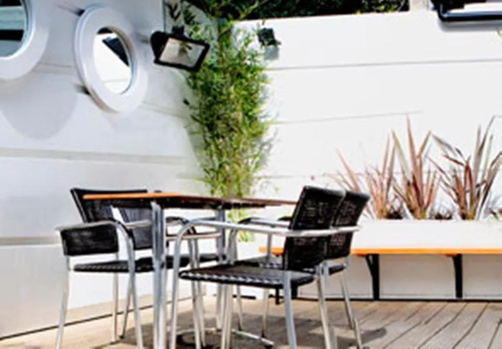 Restaurant/places to eat in Artto Hotel