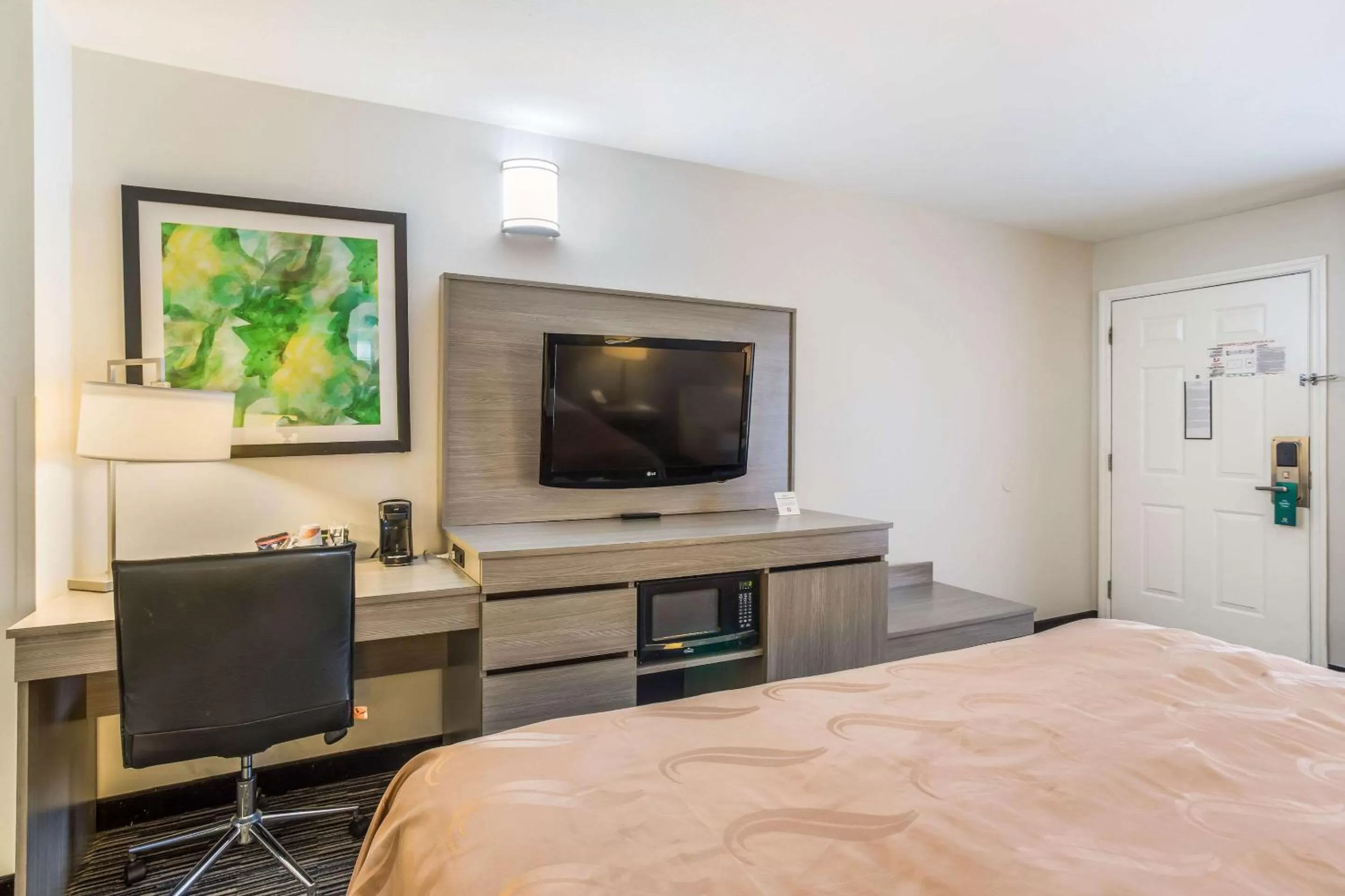 Bedroom, Bed in Quality Inn Gallatin-Nashville Metro