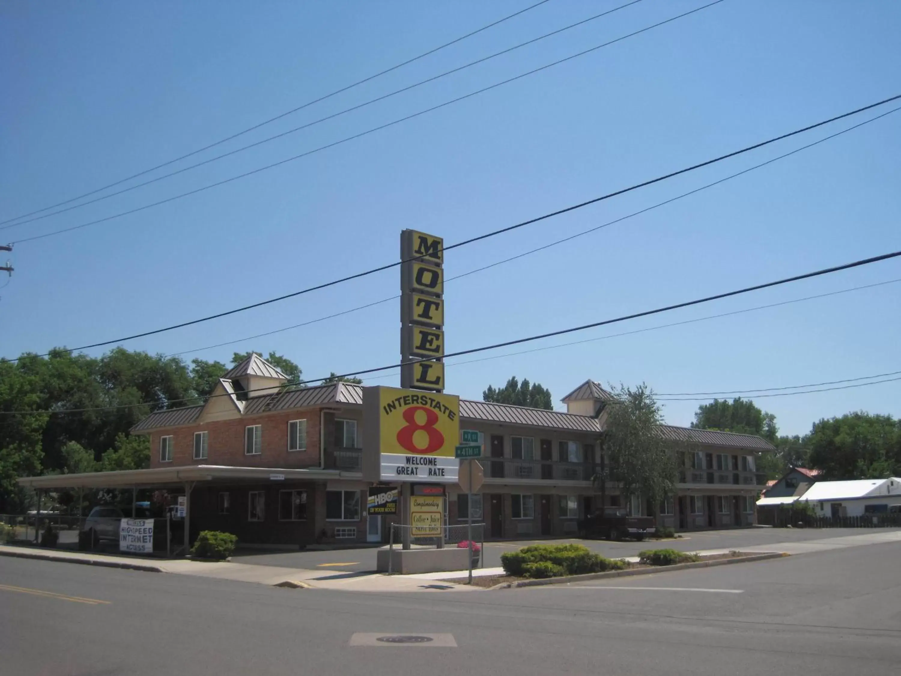 Facade/entrance, Property Building in Interstate 8 Motel