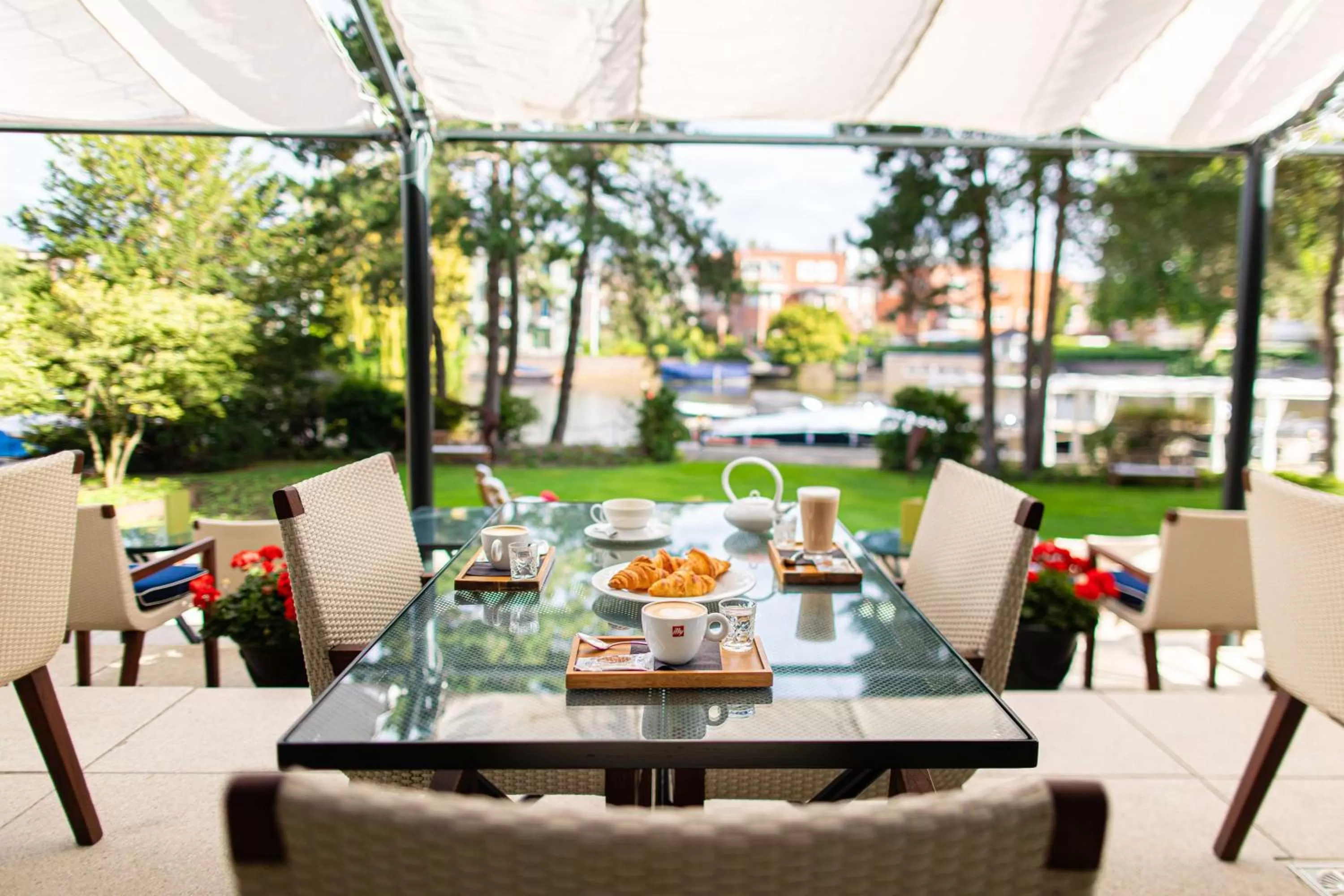 Dining area in Hilton Amsterdam