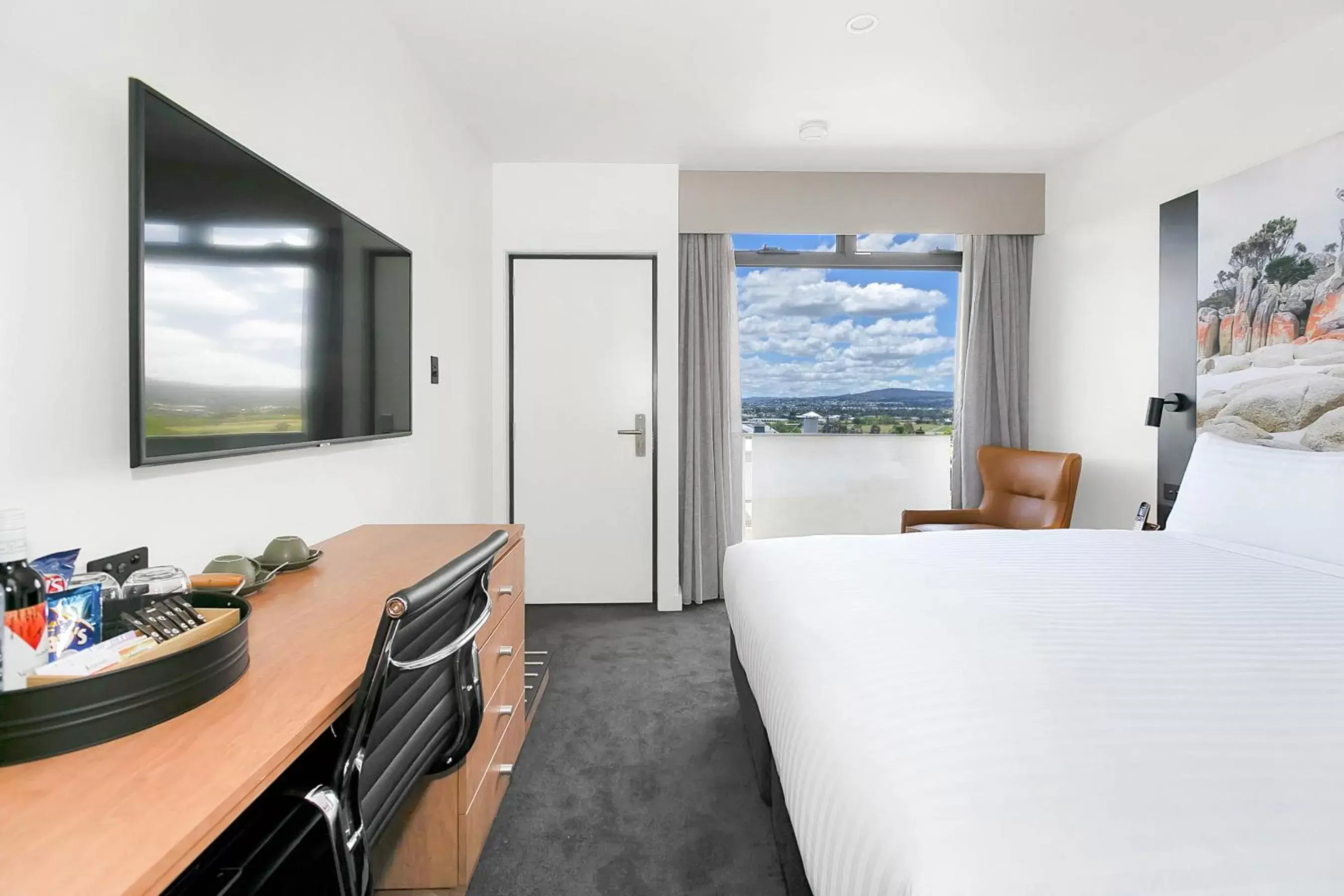 Photo of the whole room, Mountain View in Hotel Launceston