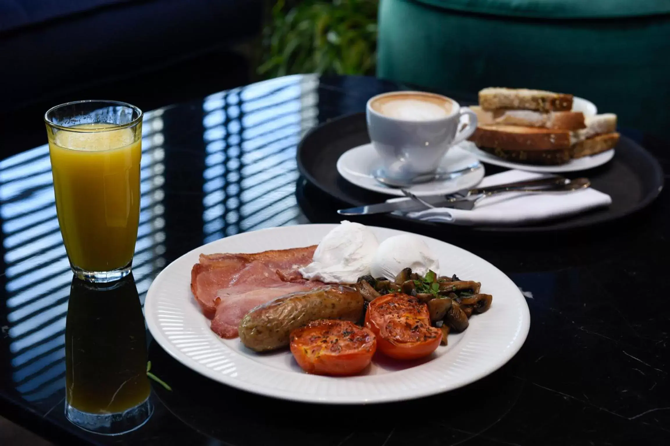 Breakfast in Hux Hotel, Kensington