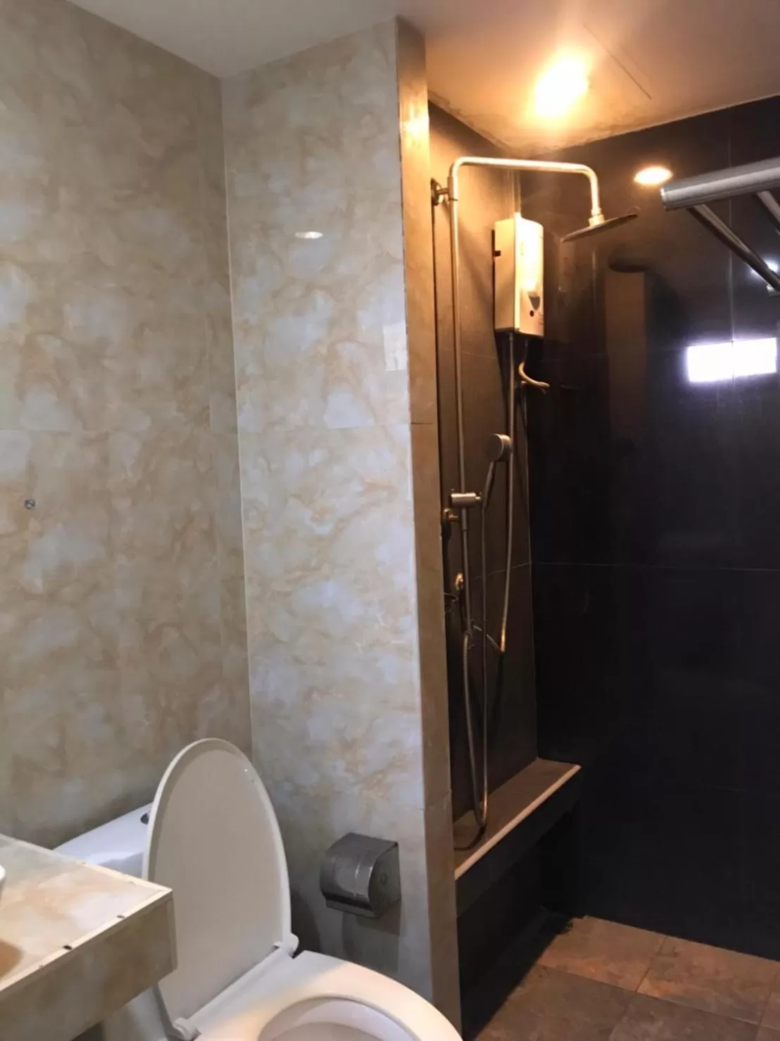 Rod Fai Fah Apartment