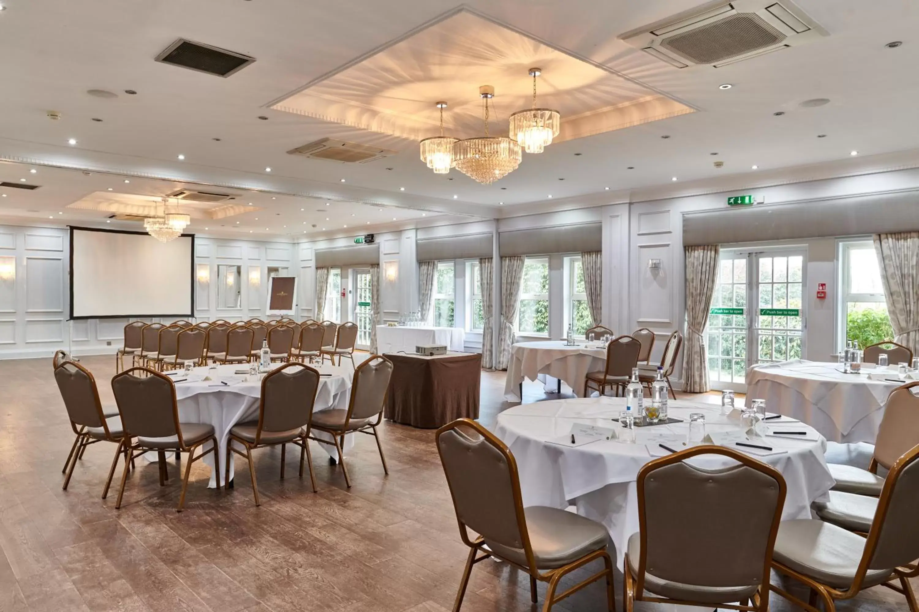 Banquet/Function facilities, Restaurant/Places to Eat in Burnham Beeches Hotel