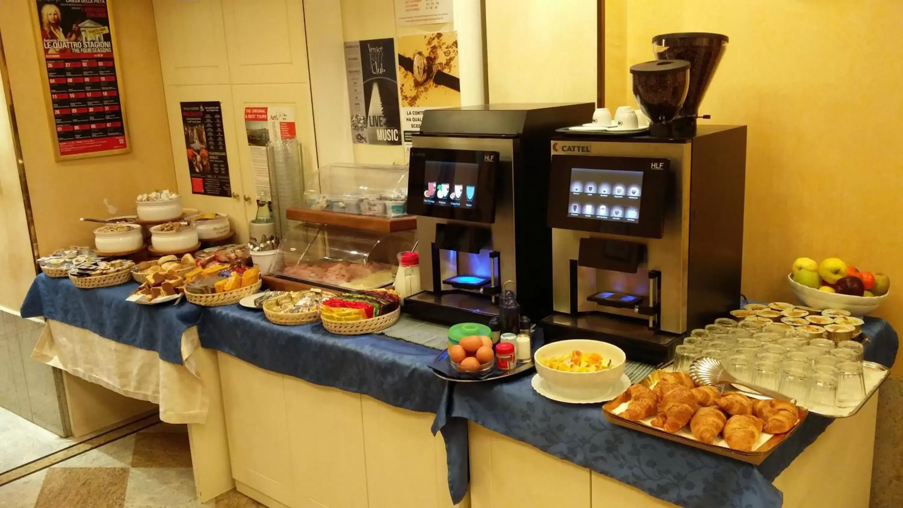 Continental breakfast in Hotel Ca' Formenta
