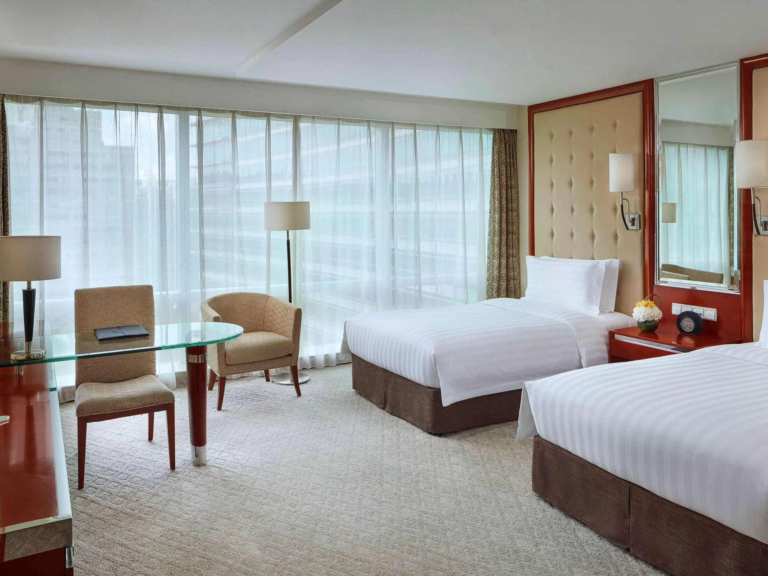 Photo of the whole room, Bed in Pullman Shanghai Central - In XinTianDi & Yu Garden Area