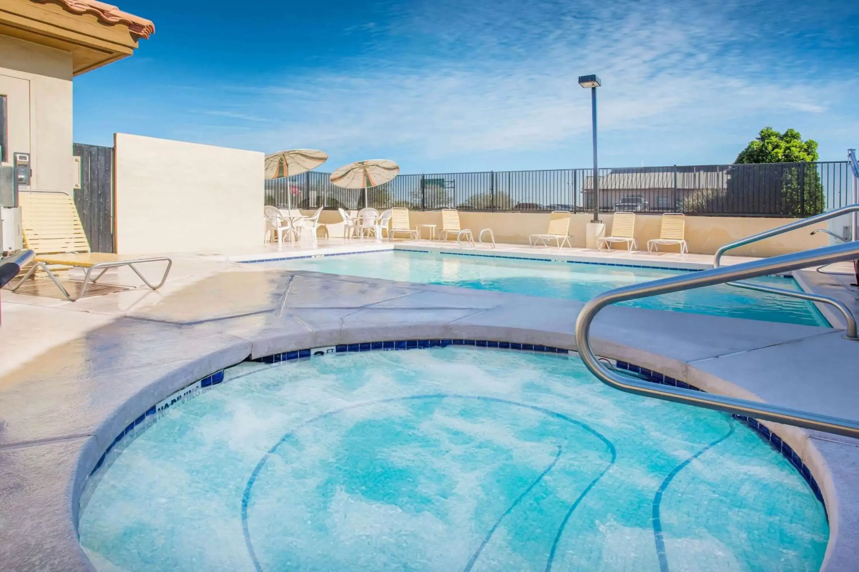 Hot Tub, Swimming Pool in Days Inn by Wyndham Phoenix North