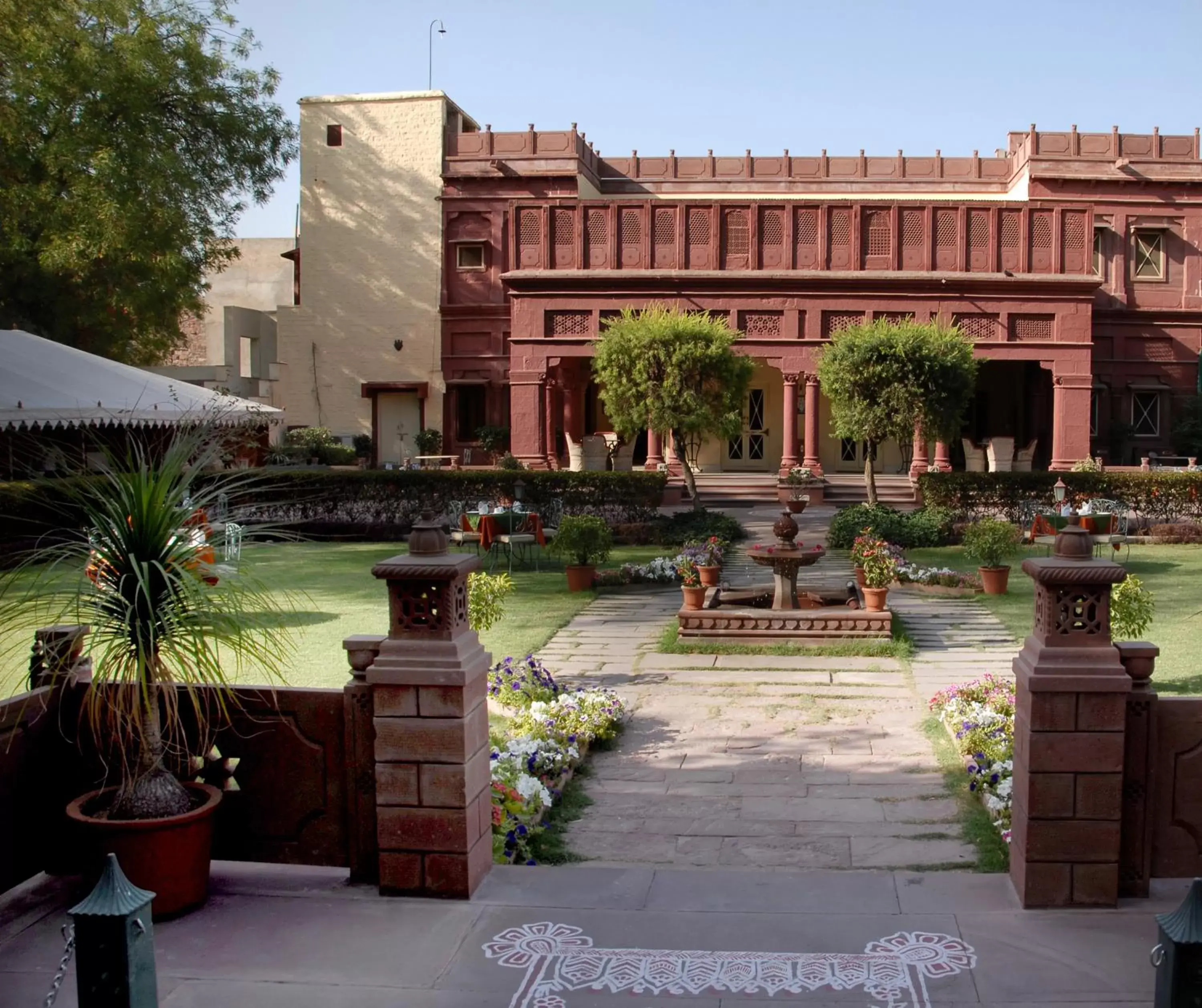Facade/entrance in Ratan Vilas, Jodhpur Facade/entrance in Ratan Vilas, Jodhpur