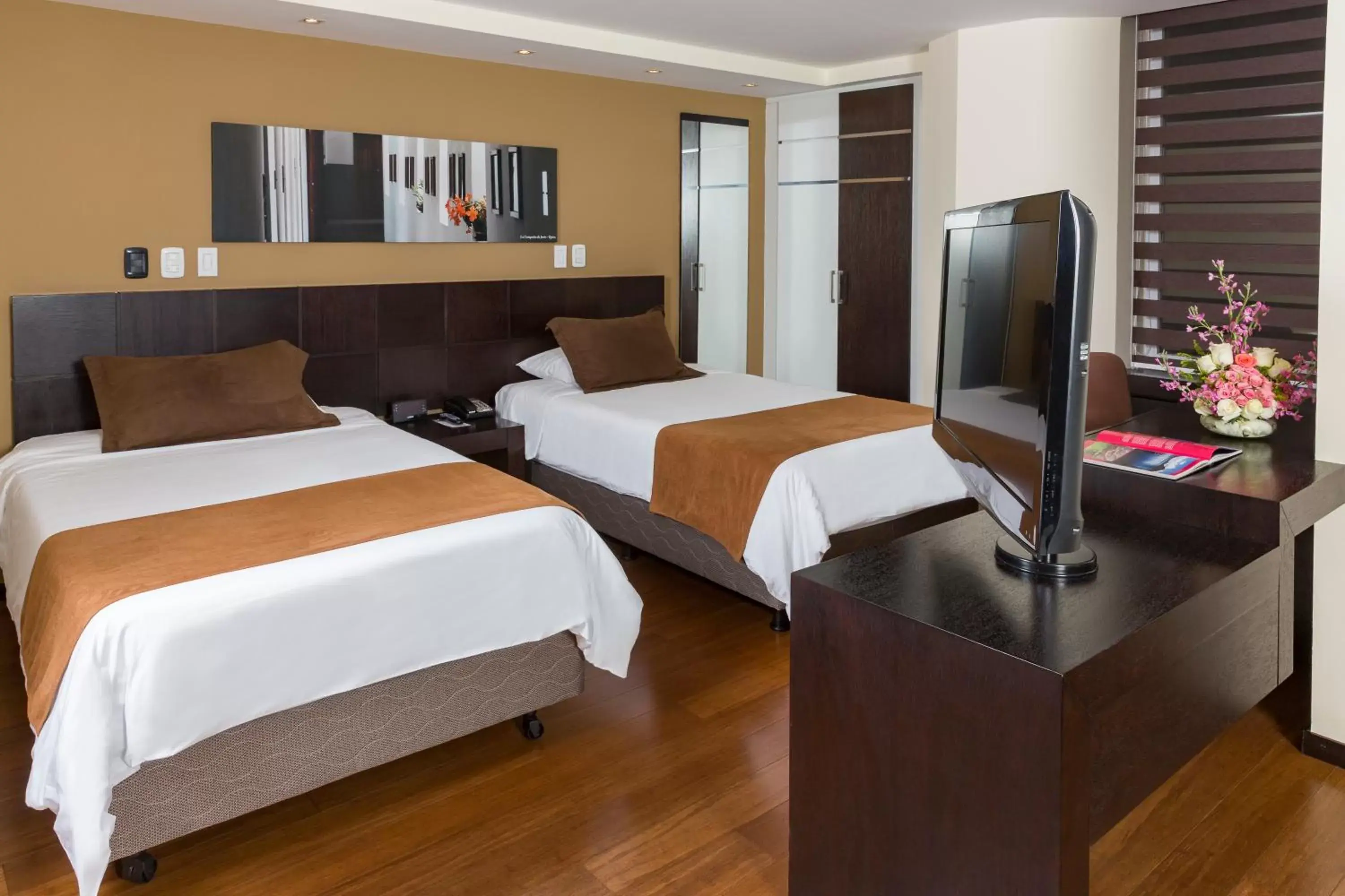 Lobby or reception, Bed in Mercure Alameda Quito