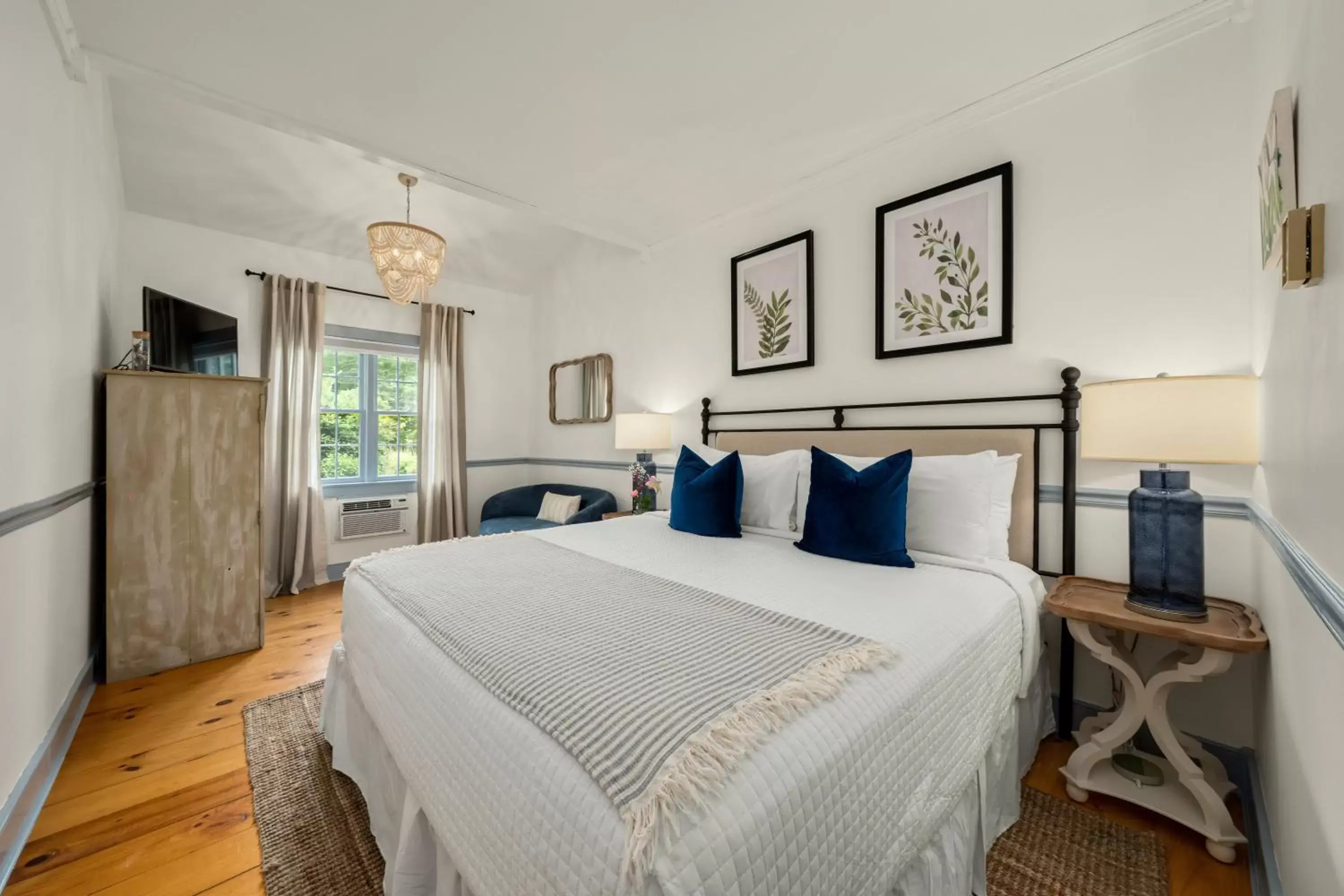 Photo of the whole room, Bed in Inn at Silver Maple Farm