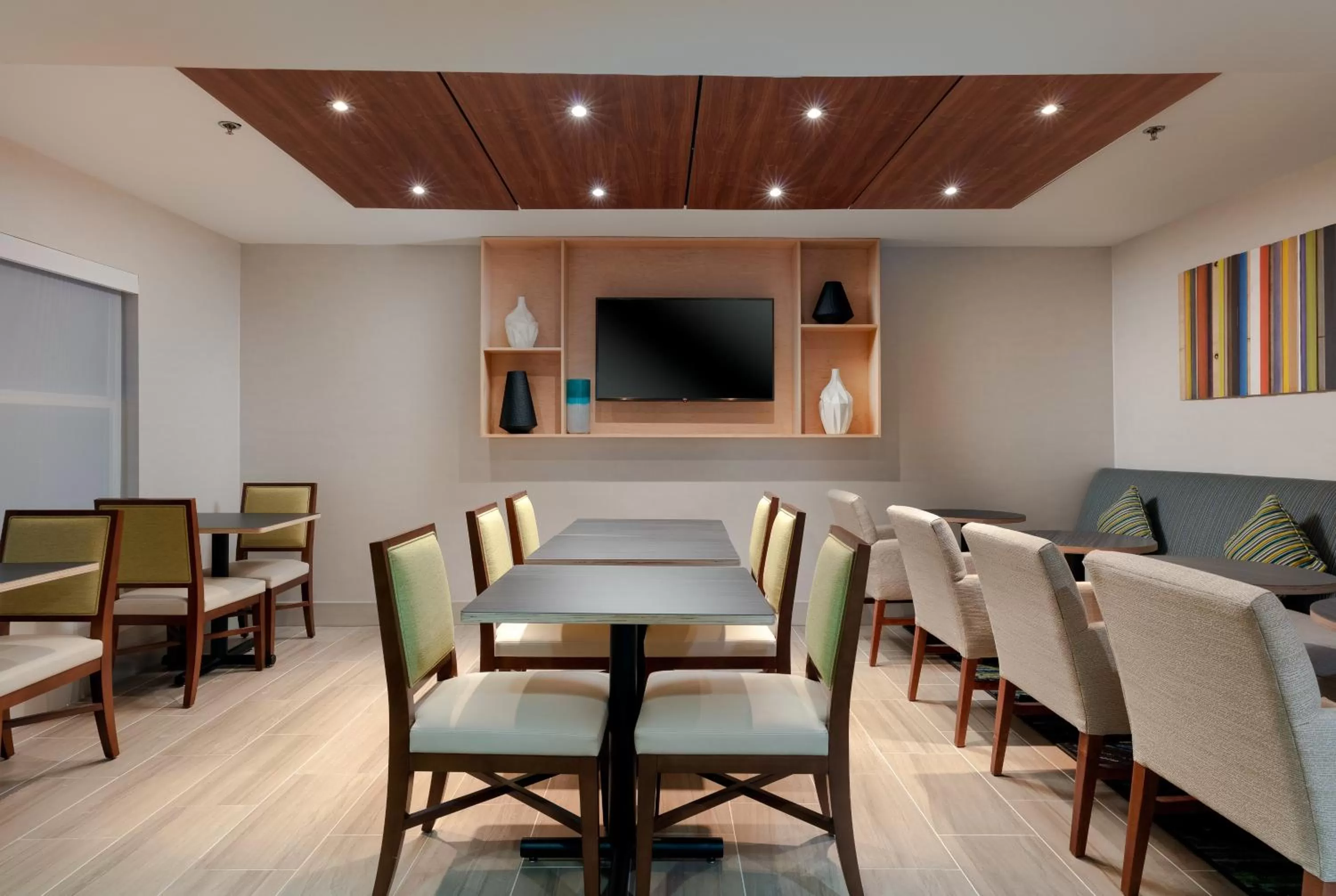 Breakfast in Holiday Inn Express Alpharetta - Roswell by IHG