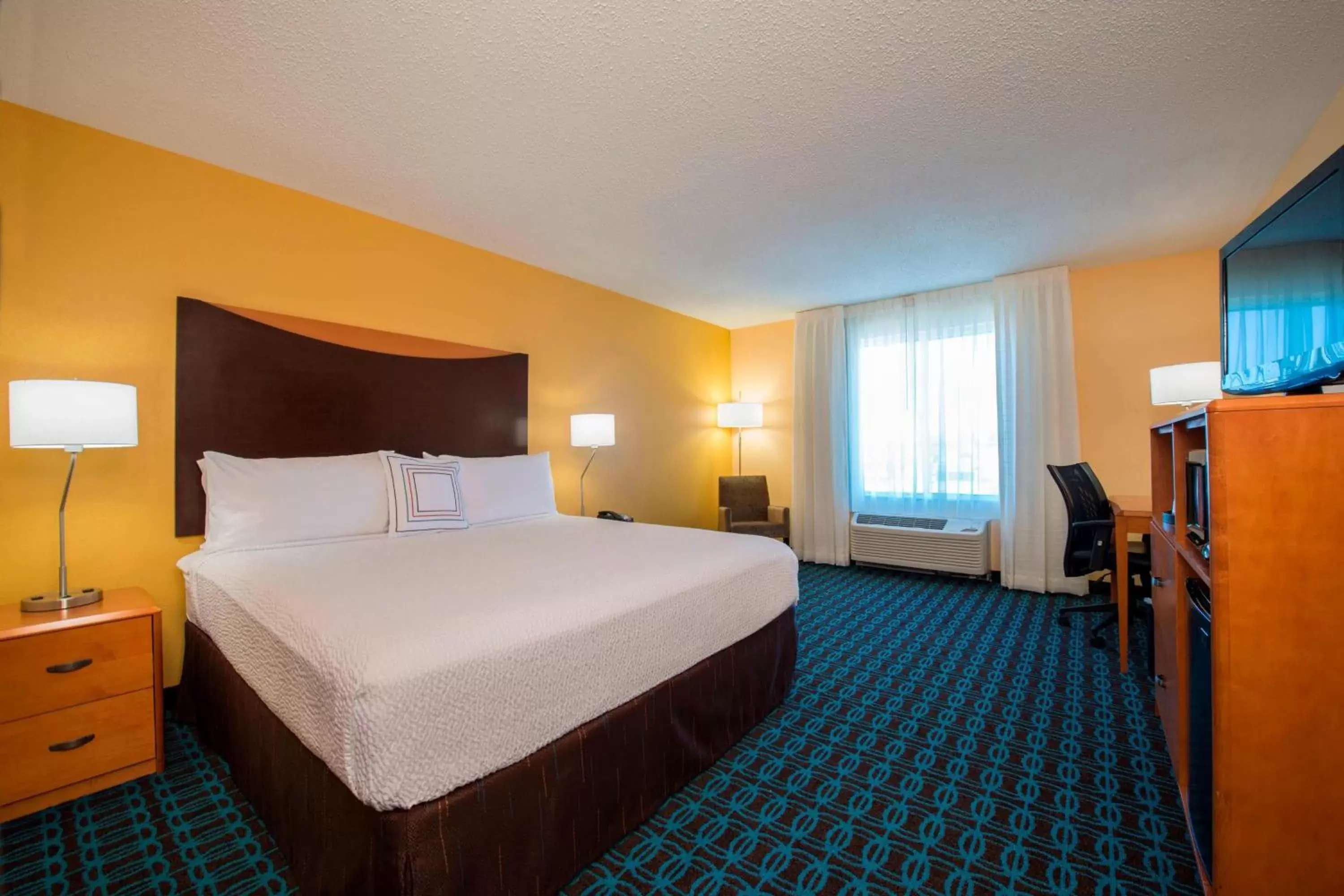 Photo of the whole room, Bed in Fairfield Inn & Suites by Marriott Greenwood