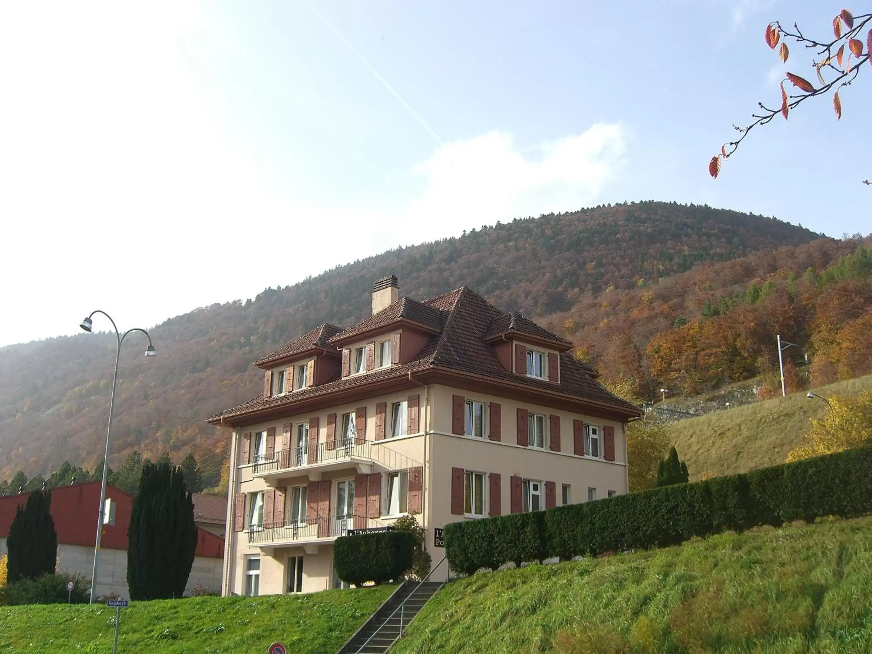 Property Building in Auberge Pour Tous