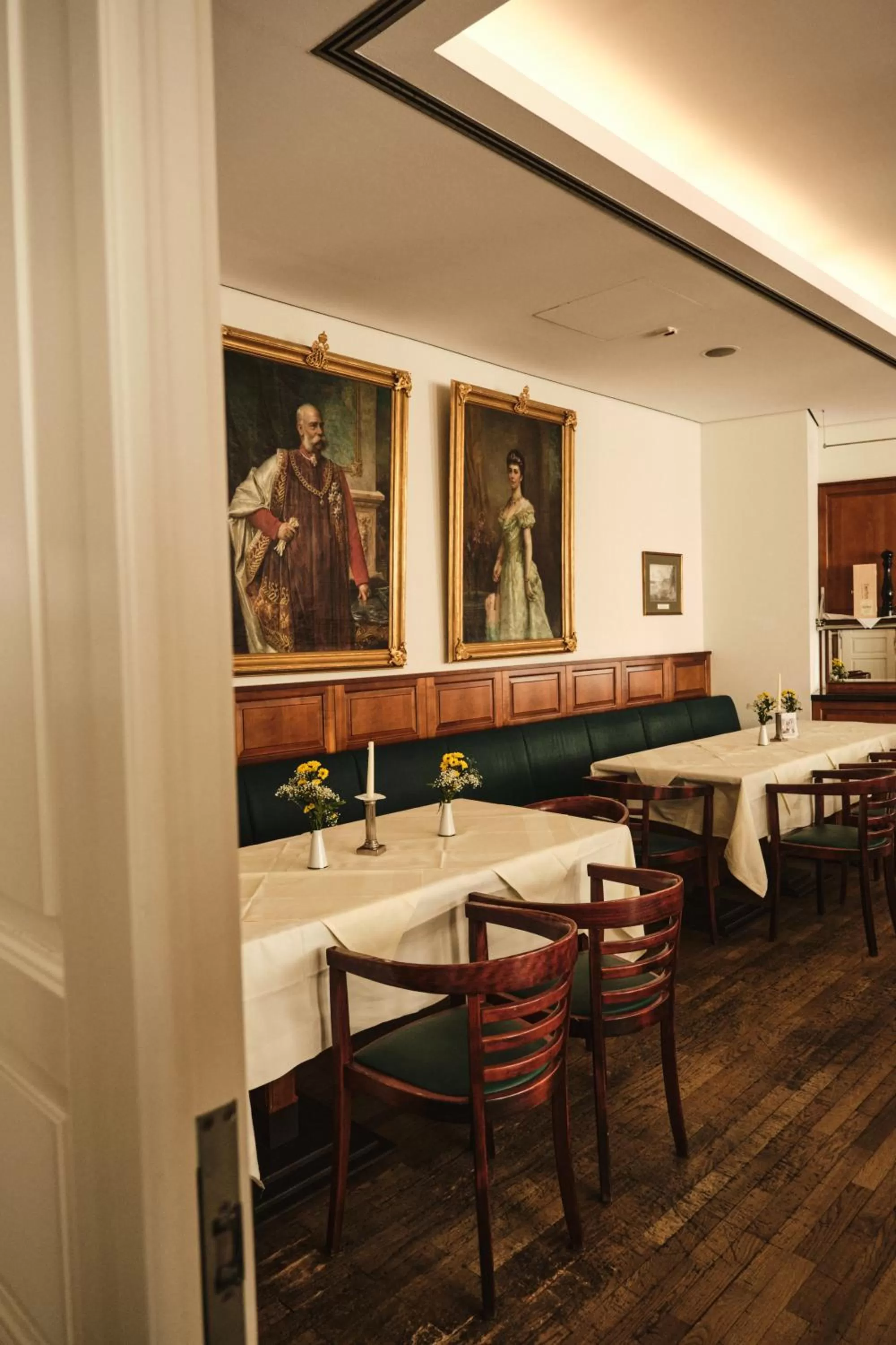 Restaurant/places to eat in Hotel Exel