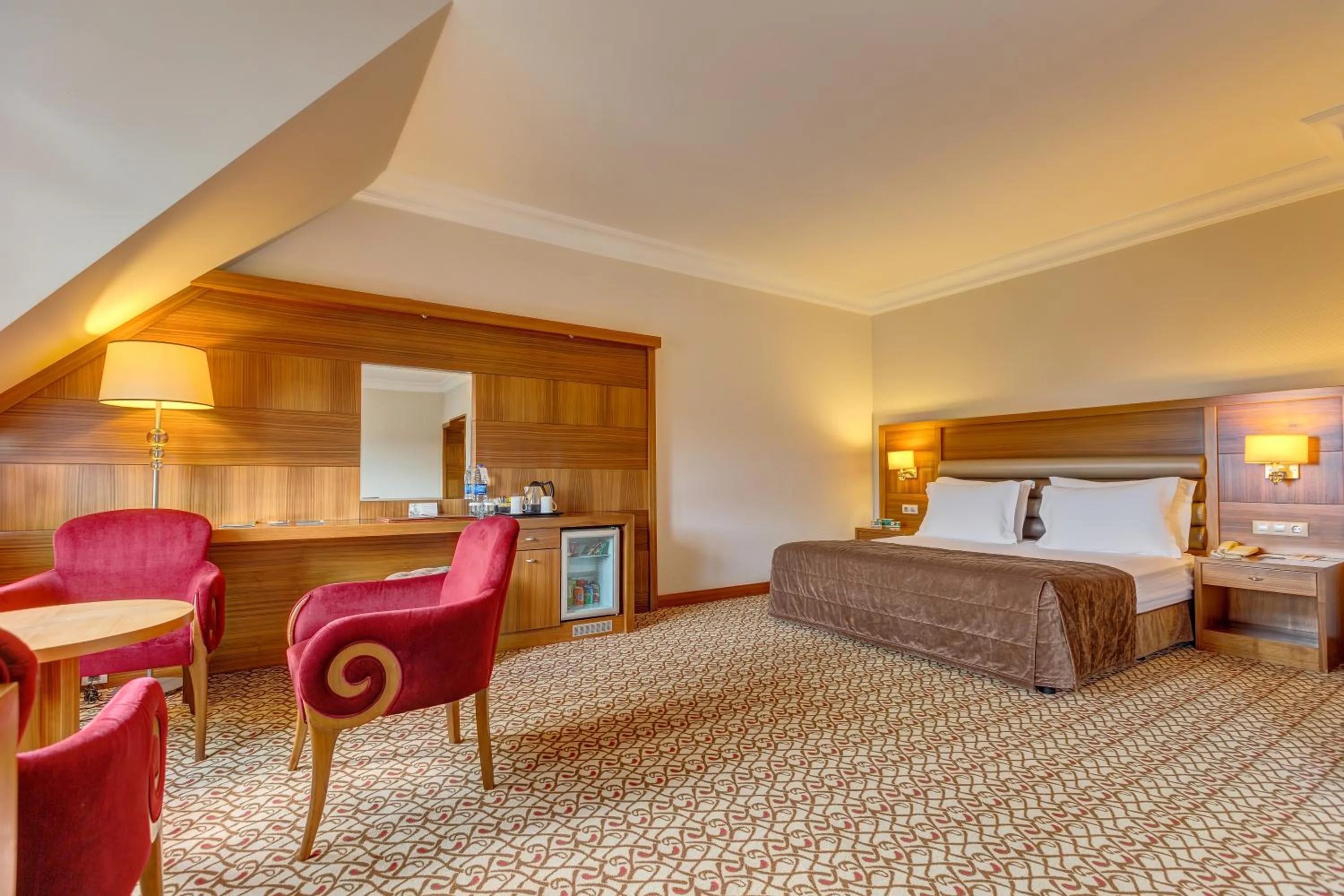 Photo of the whole room, Bed in Buyuk Abant Hotel