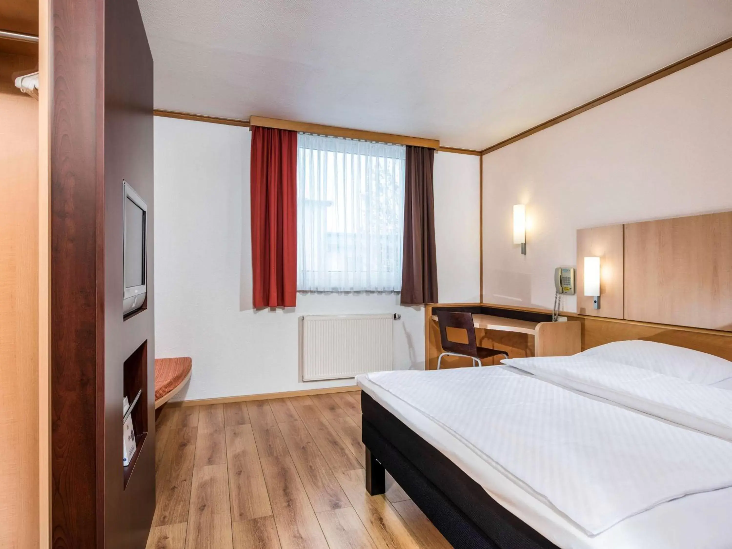 Photo of the whole room, Bed in ibis Hotel Eisenach