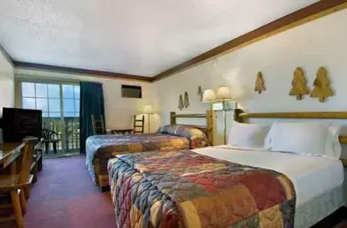 Bed in Americas Best Value Inn - Duluth Spirit Mountain Inn
