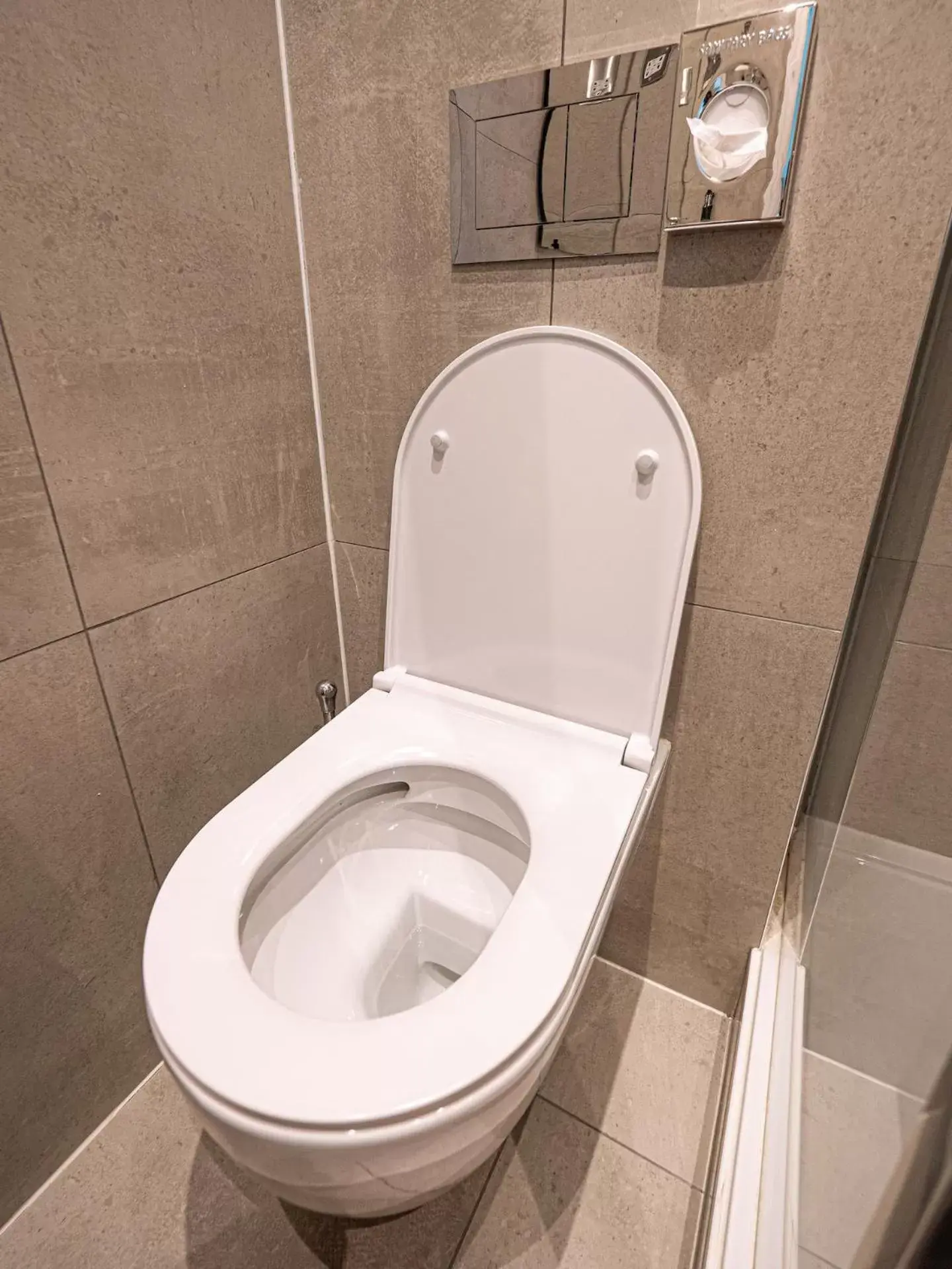 Toilet, Bathroom in The Maiden Oval Hotel- FKA Belgrave Hotel