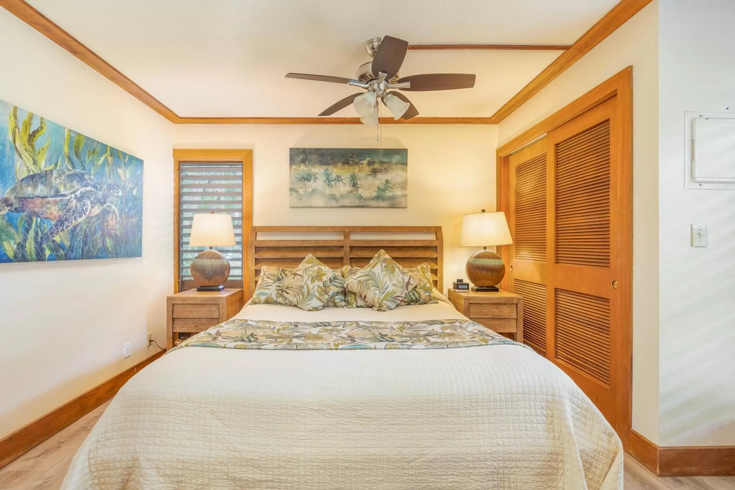 Bed in Castle Kiahuna Plantation & The Beach Bungalows