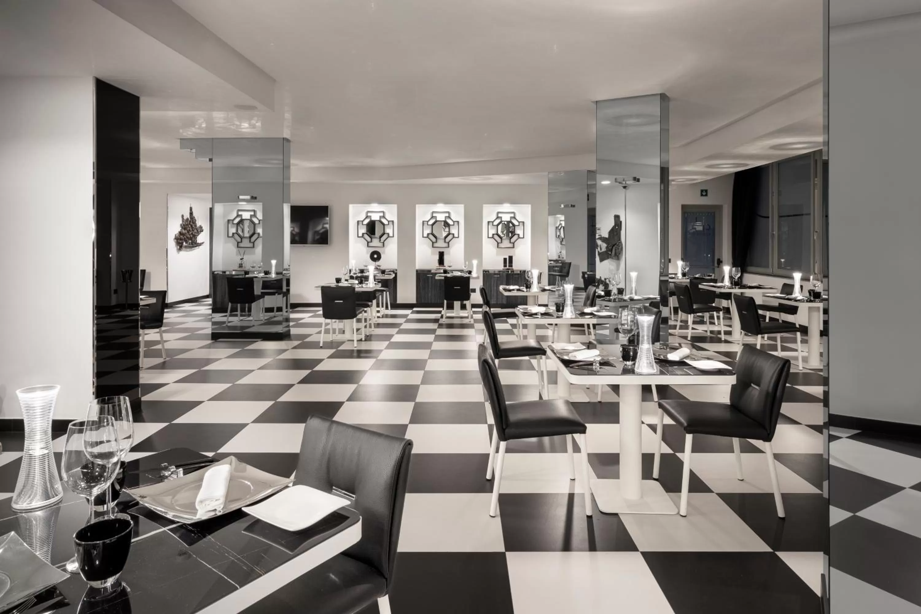 Restaurant/places to eat in LHP Napoli Palace & SPA