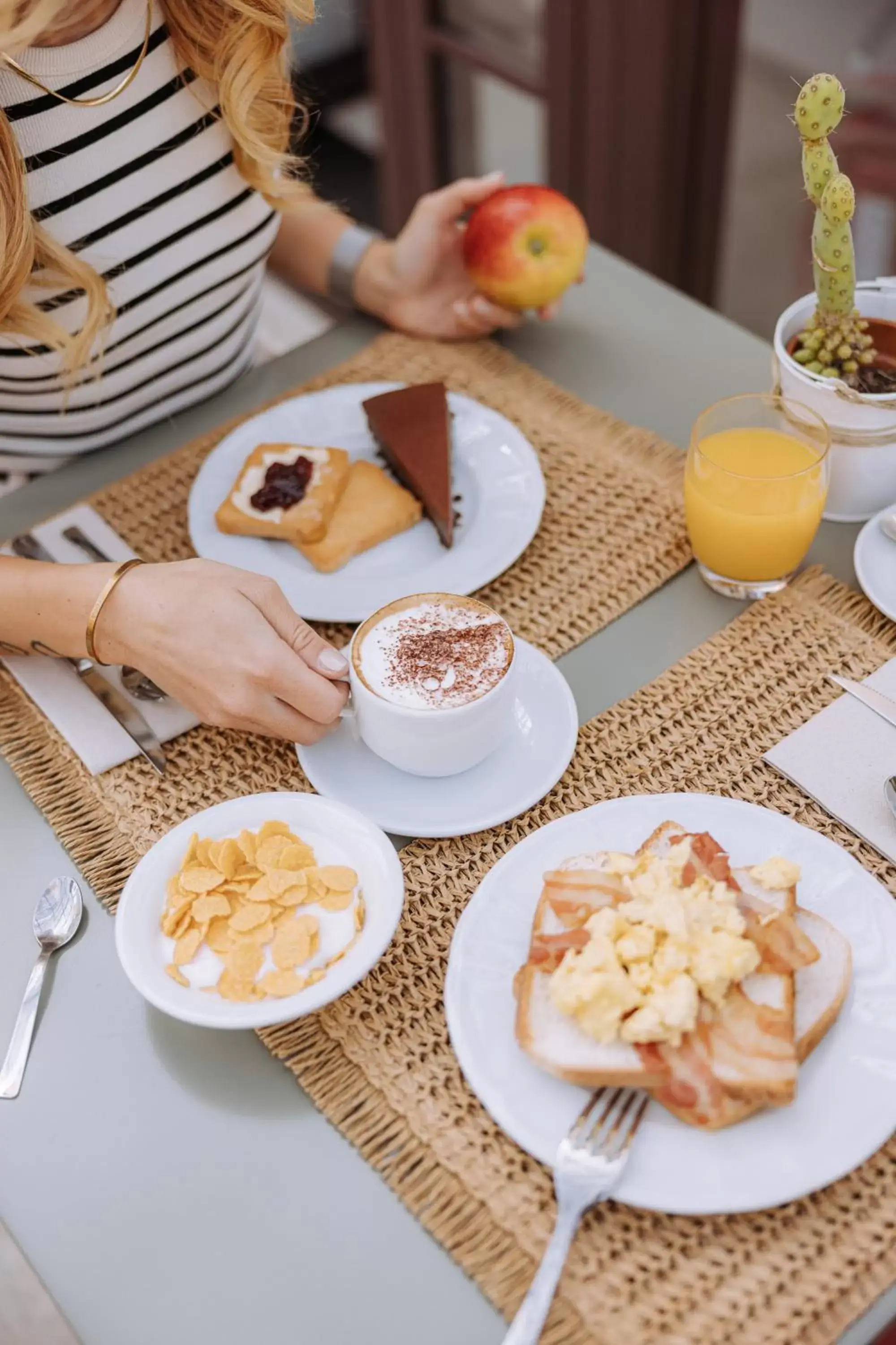 Breakfast in Suite1212 - Pirrelli