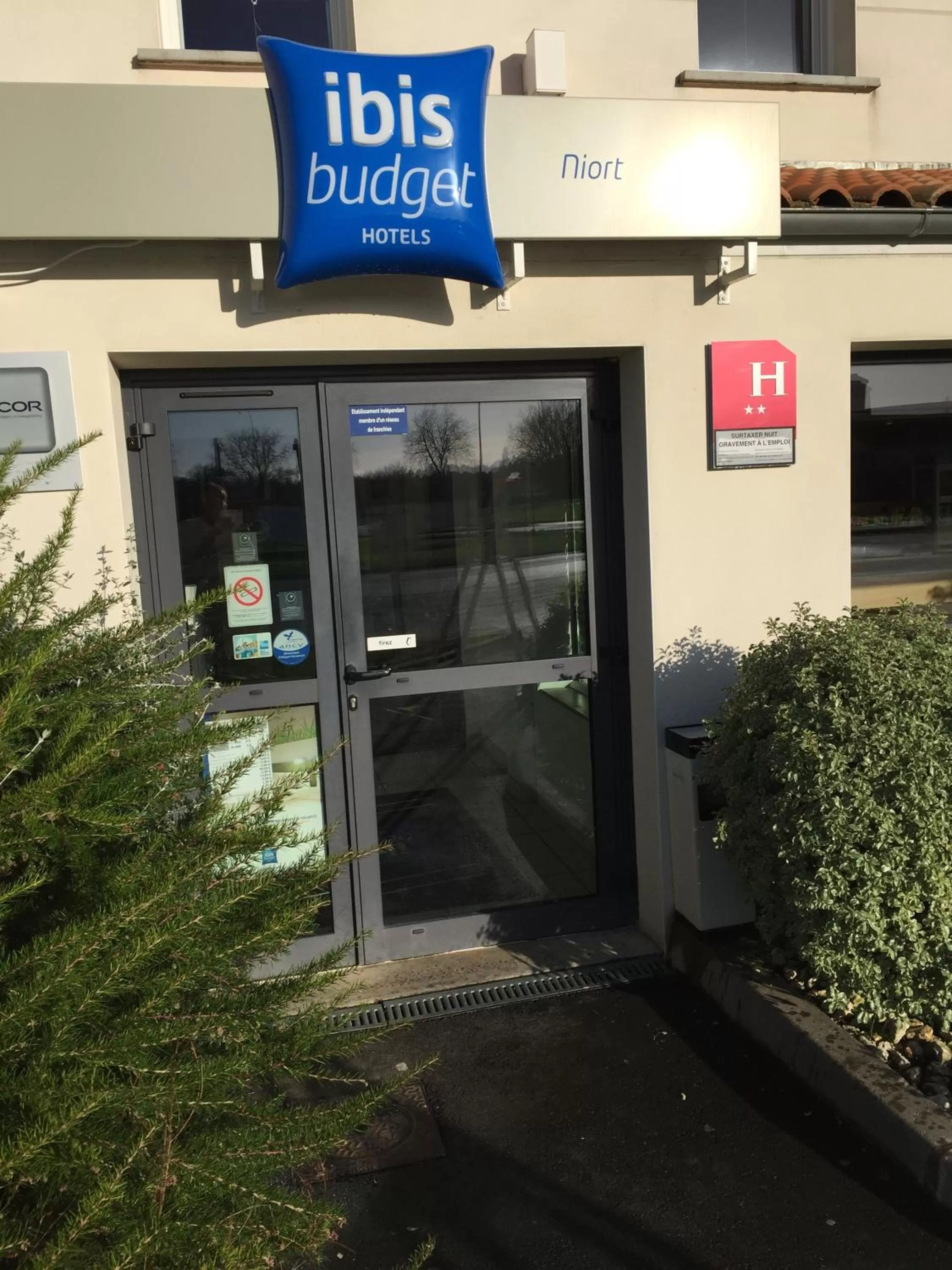 Facade/entrance in ibis budget Niort - La Crèche