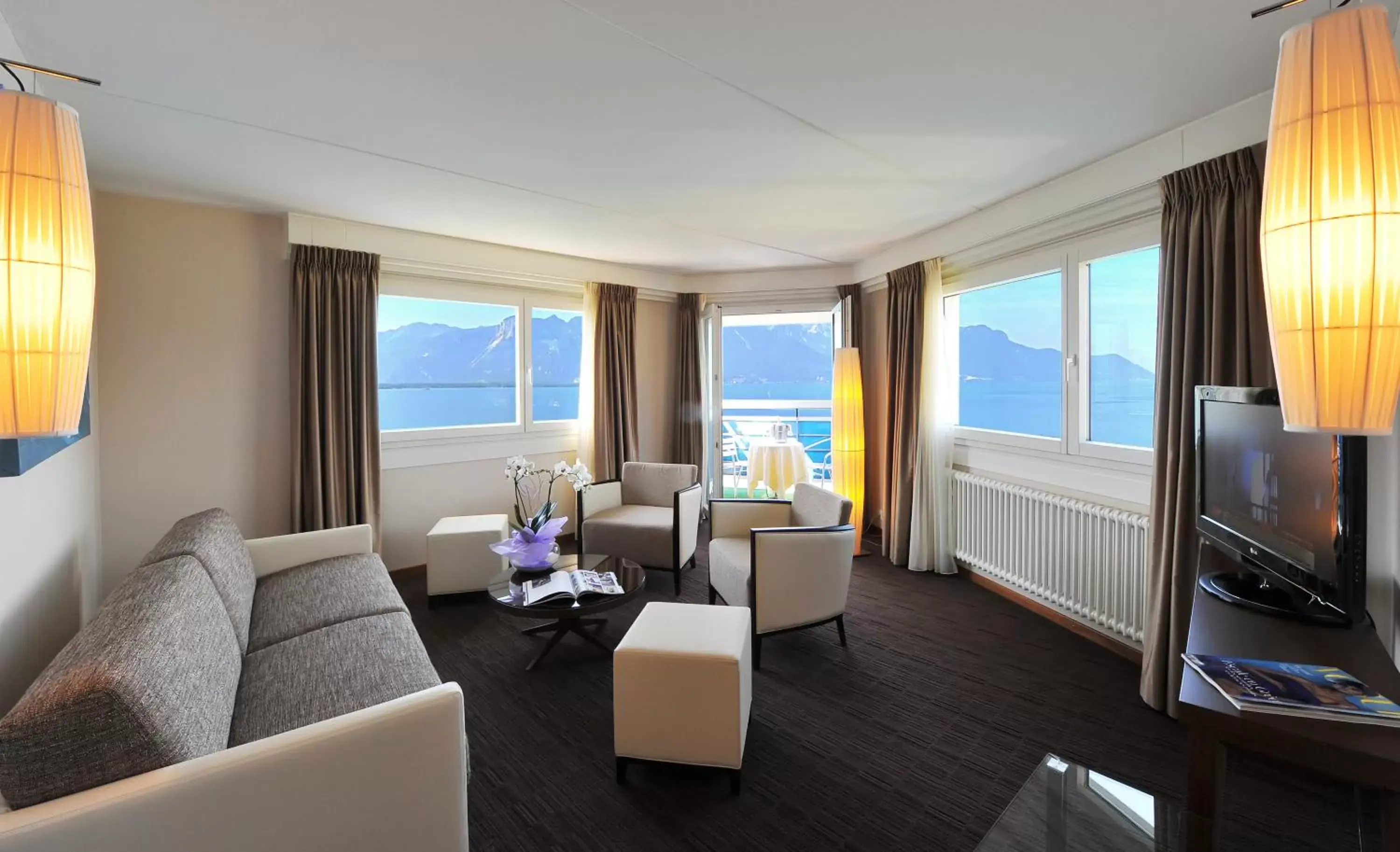 View (from property/room), Seating Area in Eurotel Montreux