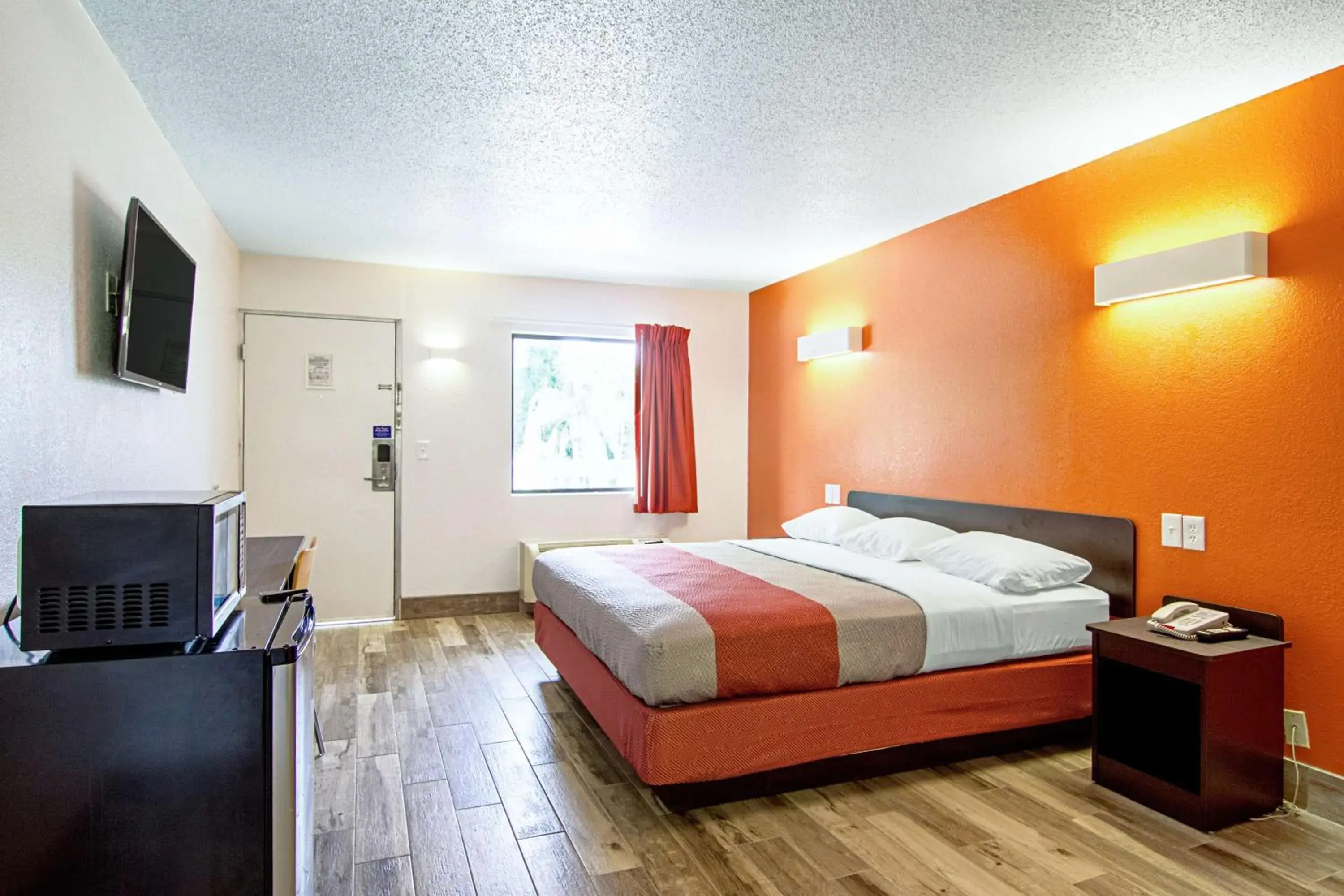 TV and multimedia, Bed in Motel 6-Starke, FL