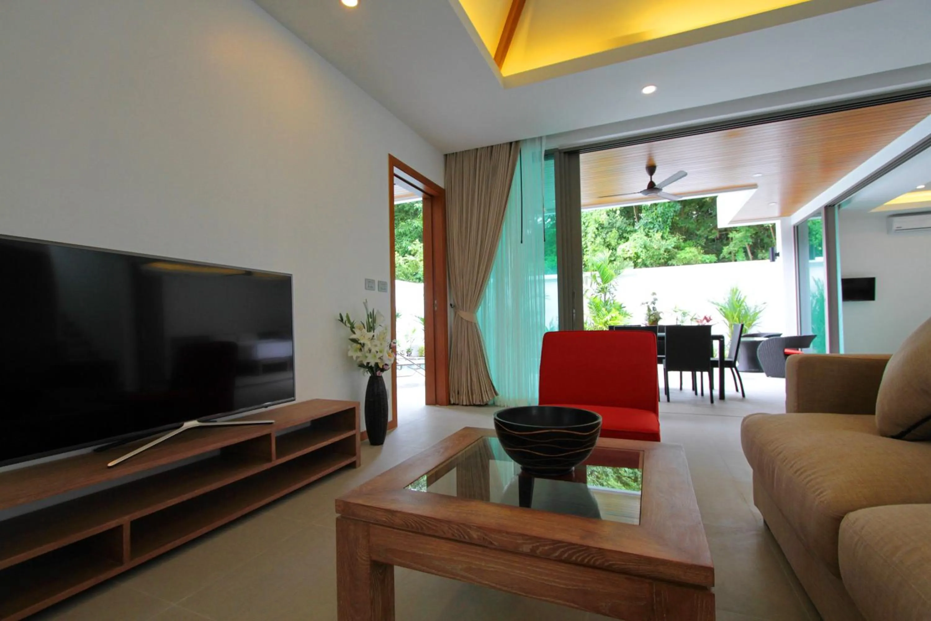 TV and multimedia in Ya Nui Beach Villas