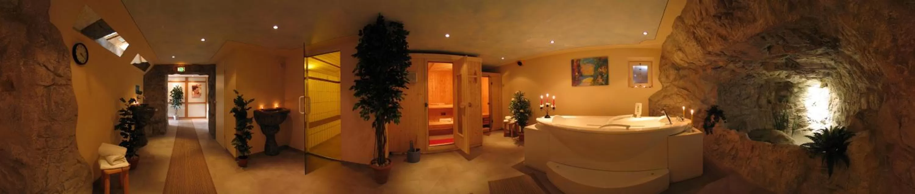 Sauna, Bed in Hotel-Restaurant Fröhlich