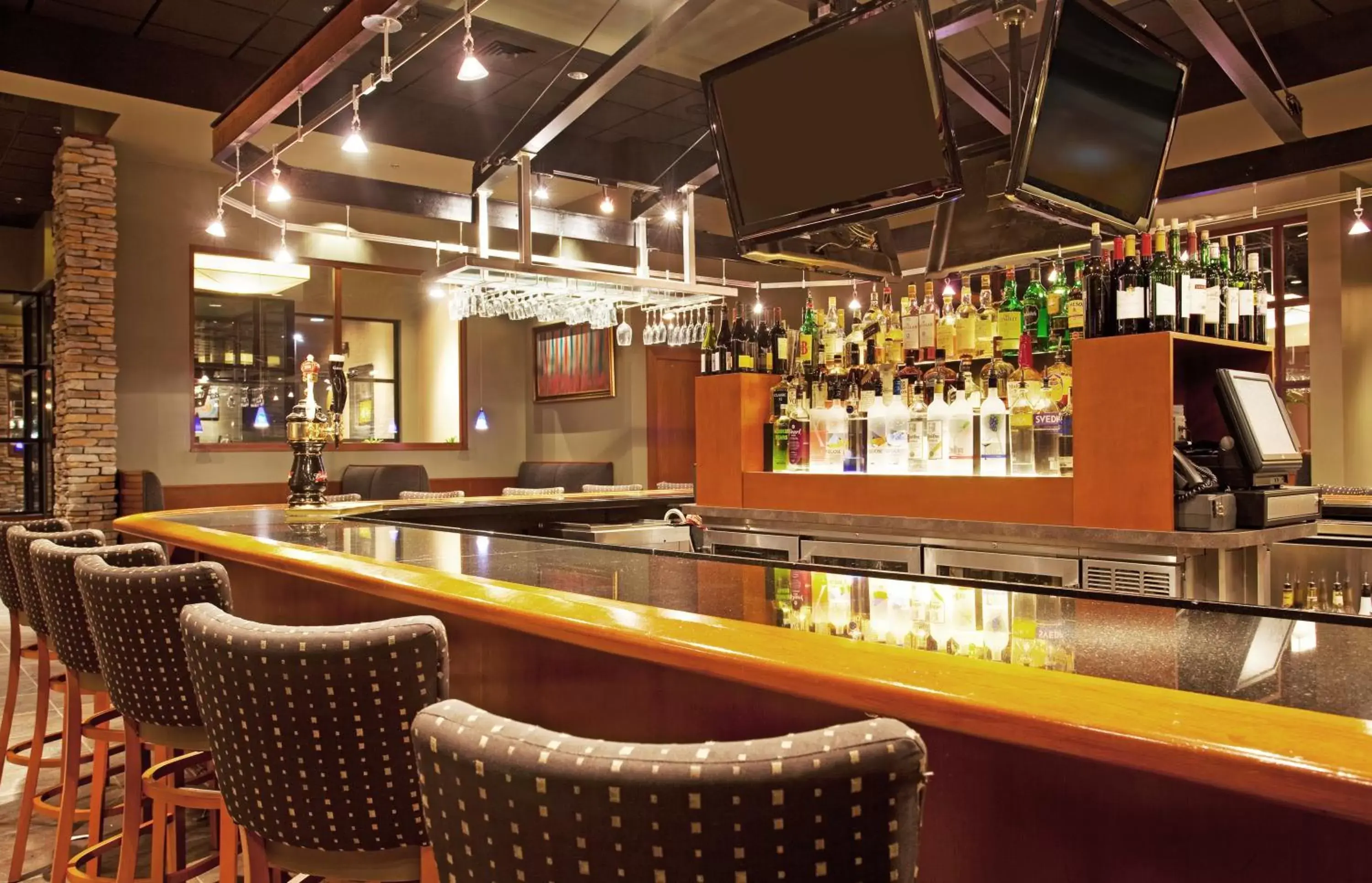 Lounge or bar, Lounge/Bar in Holiday Inn Hotel & Suites Bloomington Airport, an IHG Hotel