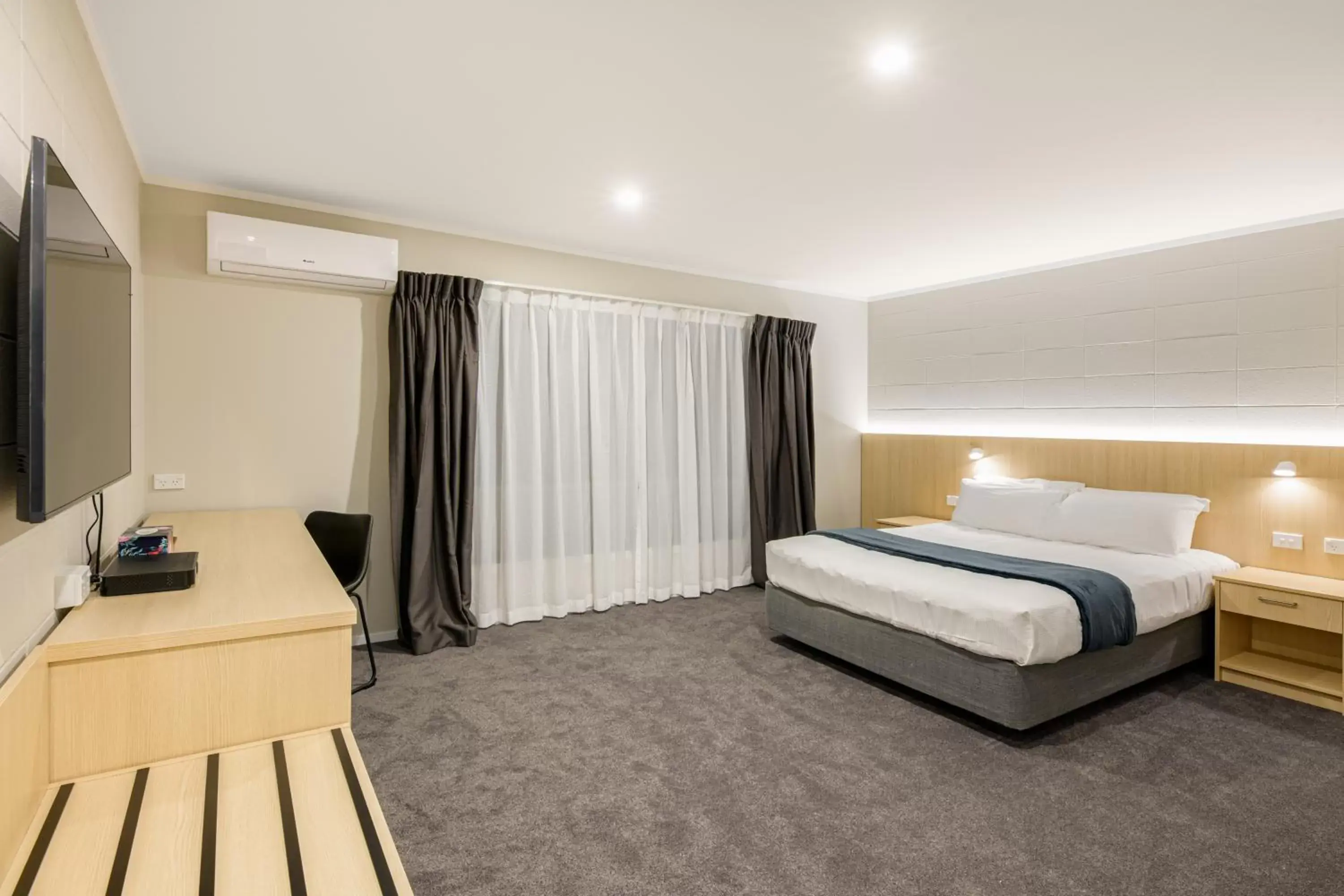 Bedroom, Bed in Takapuna International Motor Lodge