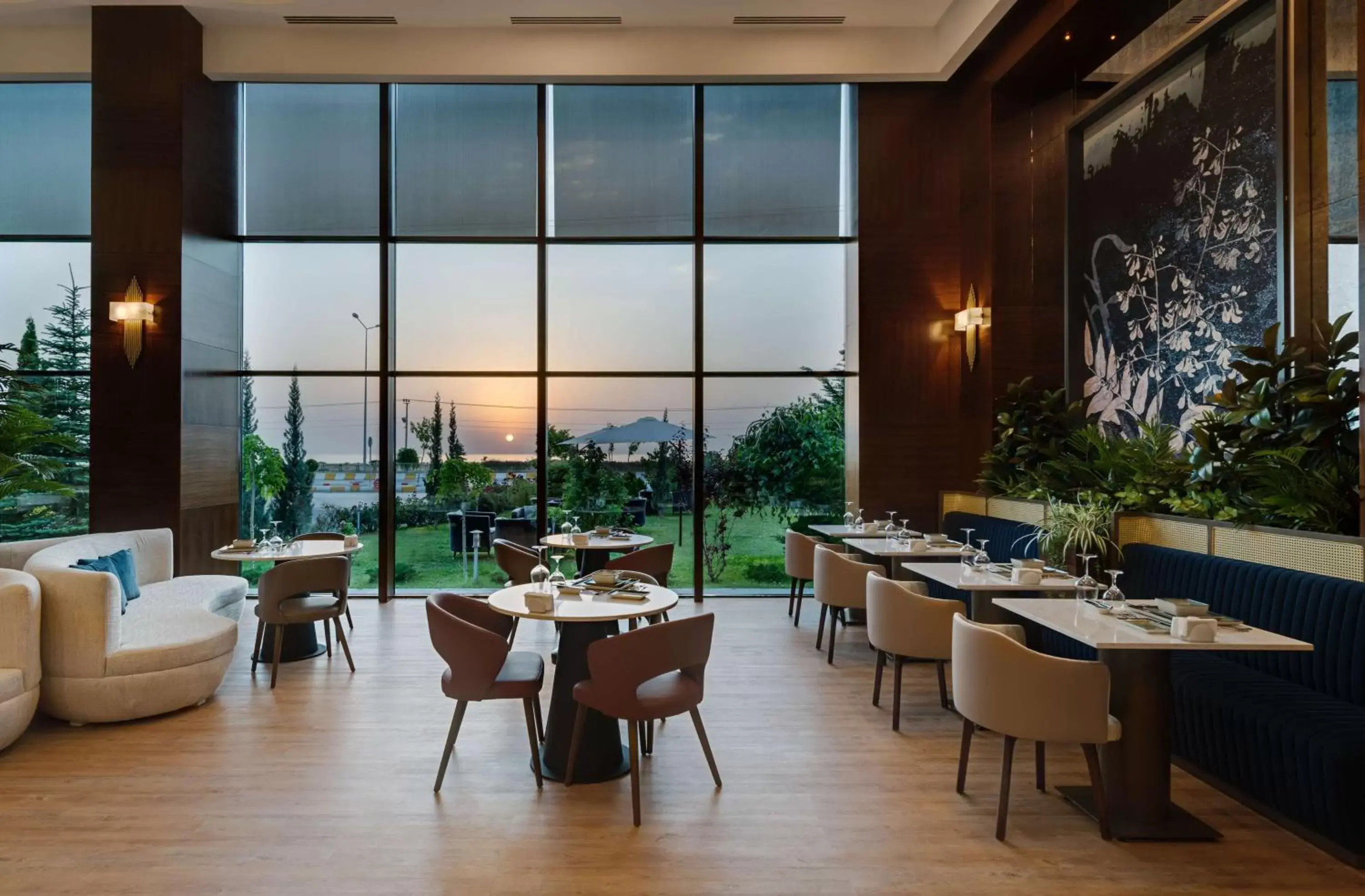 Restaurant/places to eat in Doubletree by Hilton Van Restaurant/places to eat in Doubletree by Hilton Van