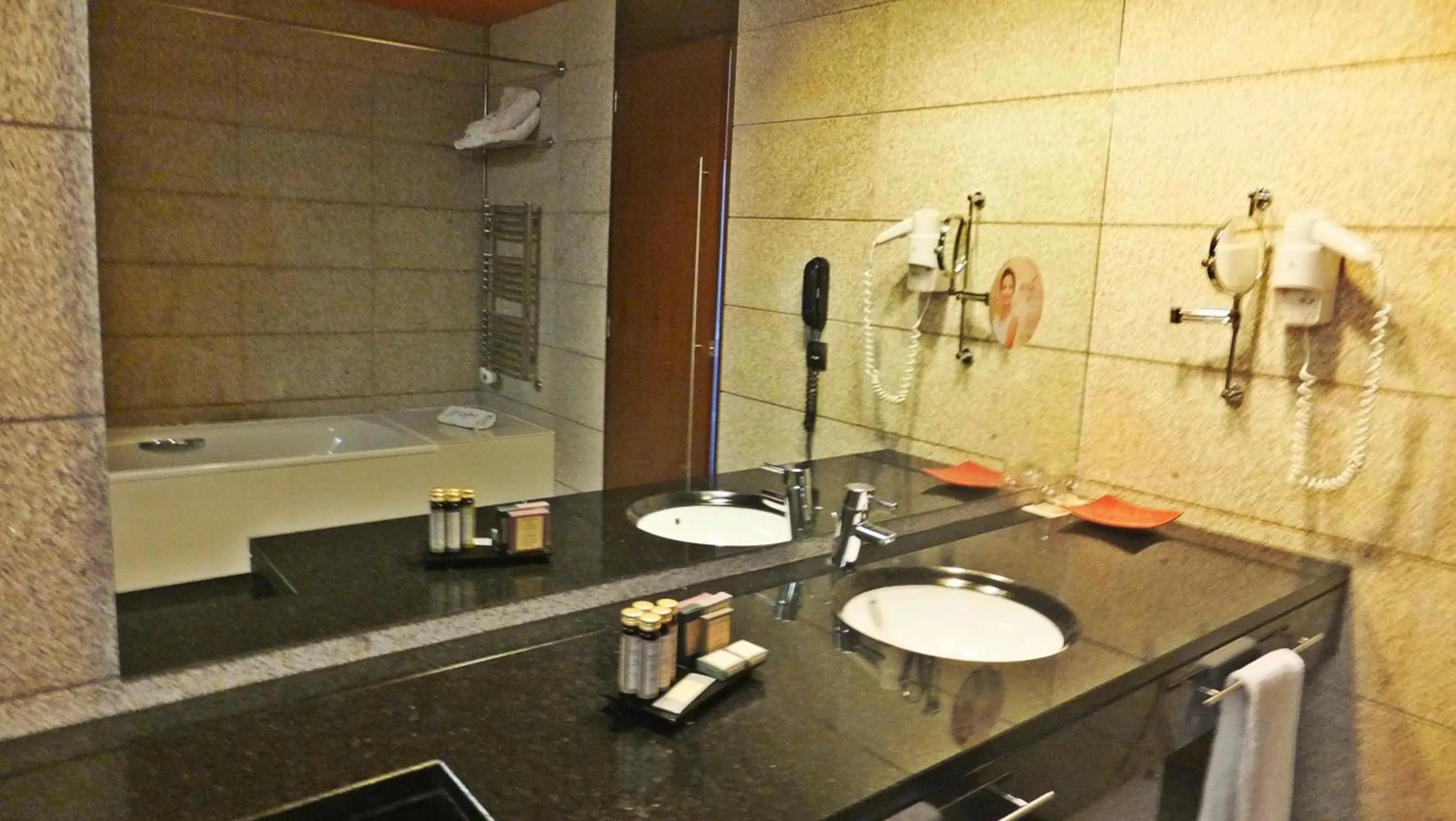 Toilet in H2otel Congress & Medical SPA