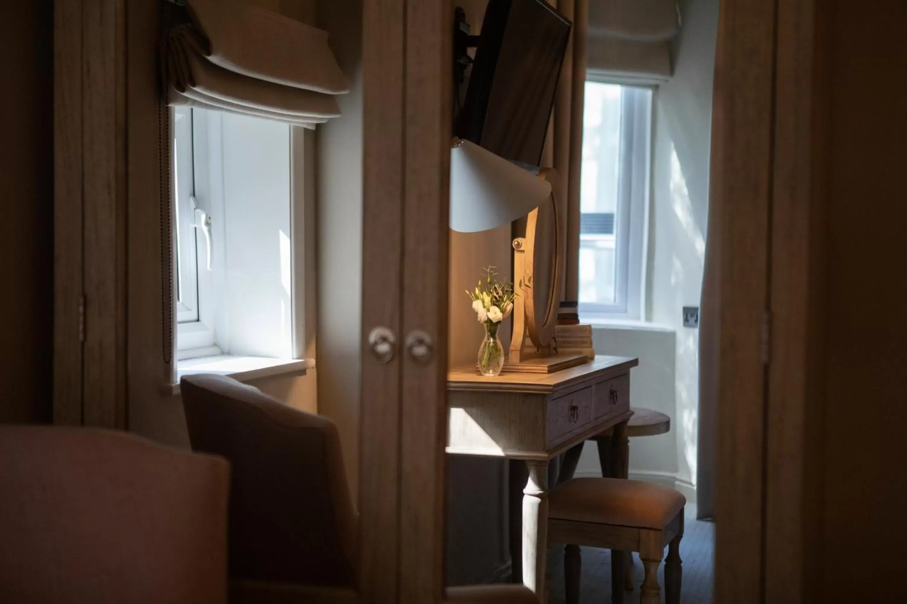 Decorative detail, TV/Entertainment Center in Cottage In The Wood