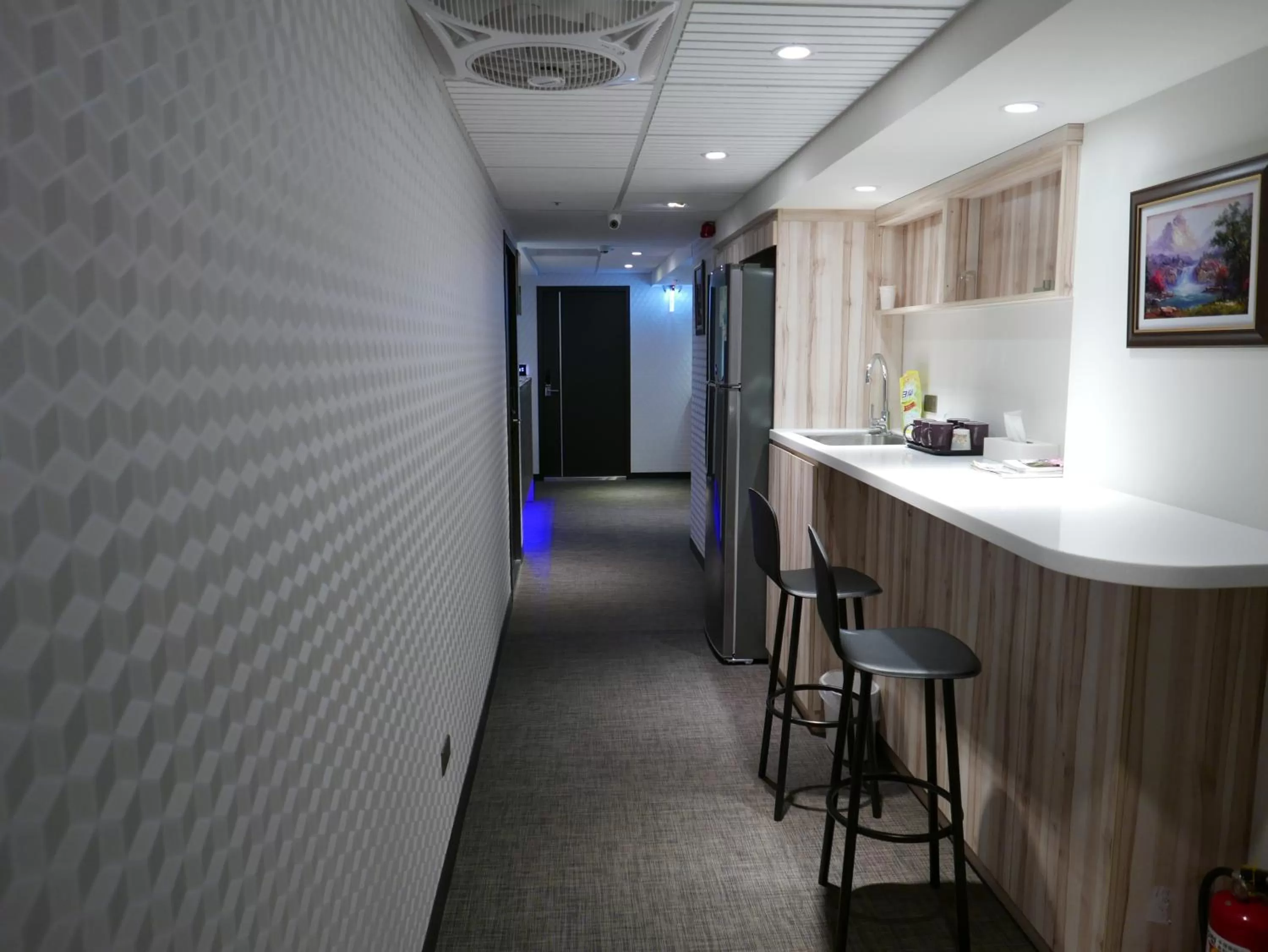 Kitchen or kitchenette in 泊居旅店二館 Oursinn Hotel 2