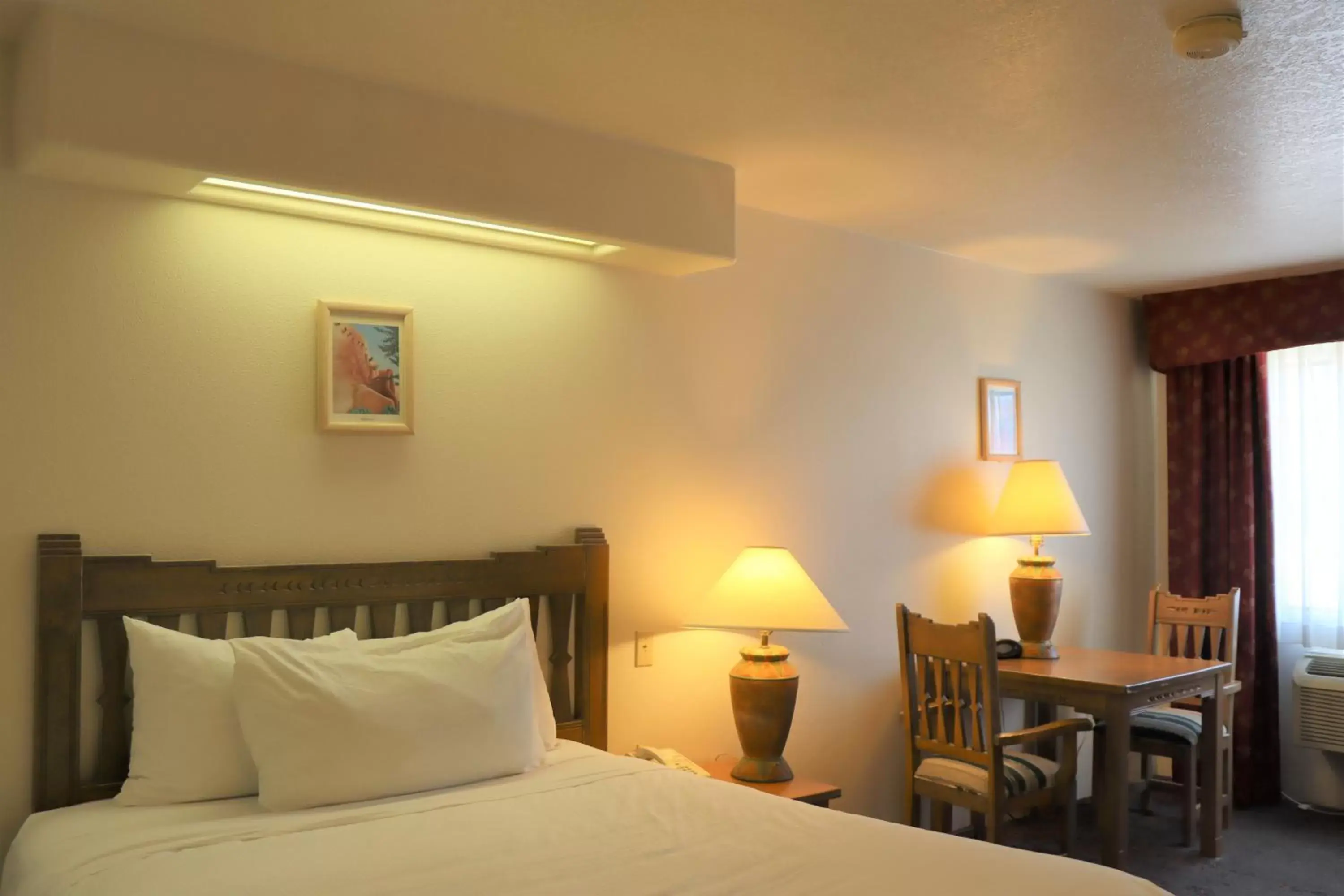 Bed in Sagebrush Inn & Suites