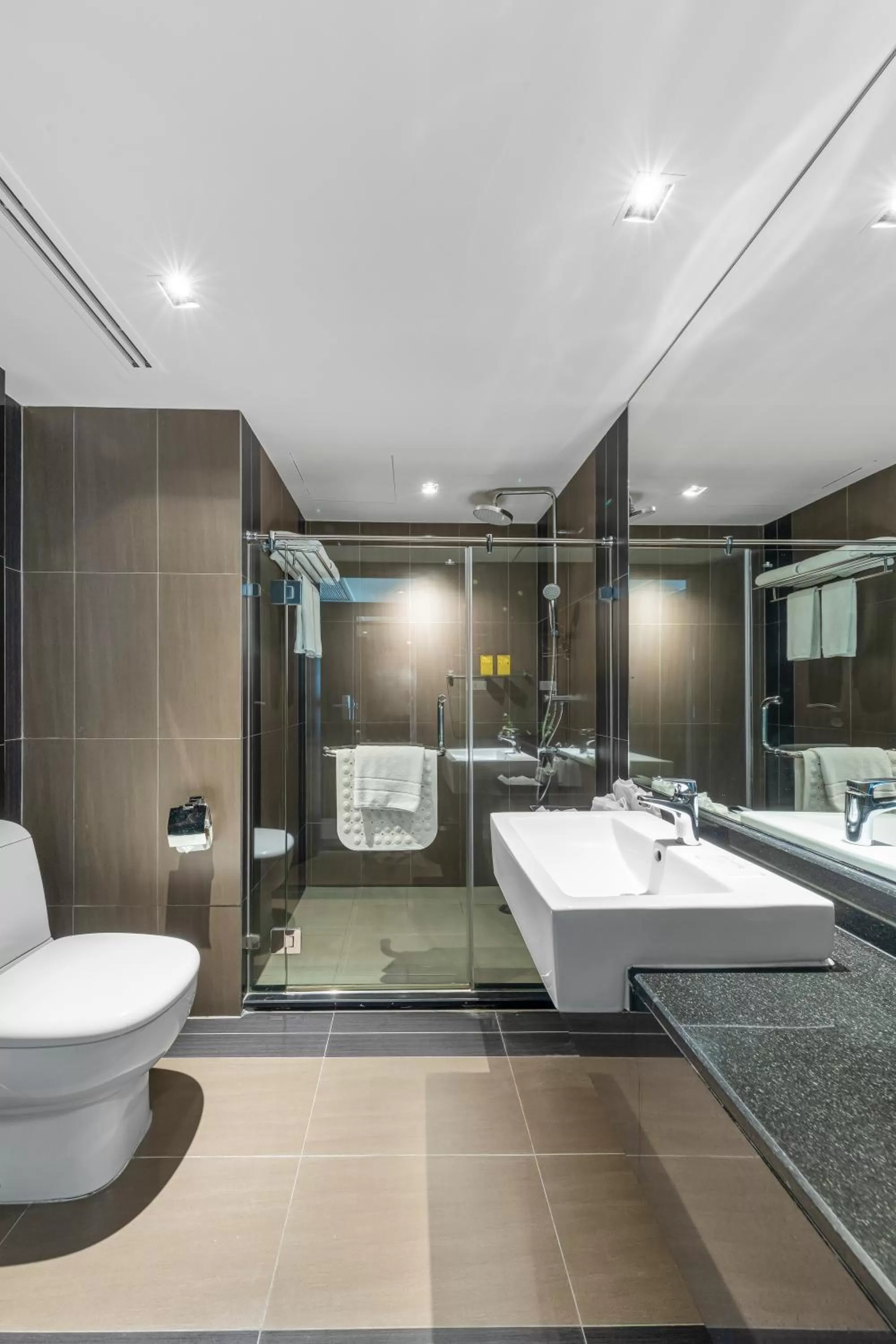 Shower in Golden Tulip Mandison Suites