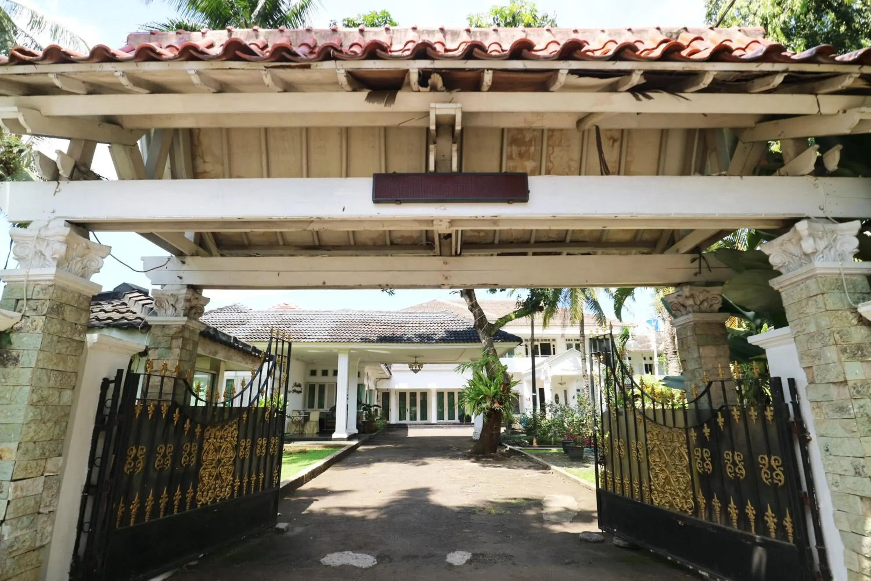 Facade/entrance in Villa Sri Manganti