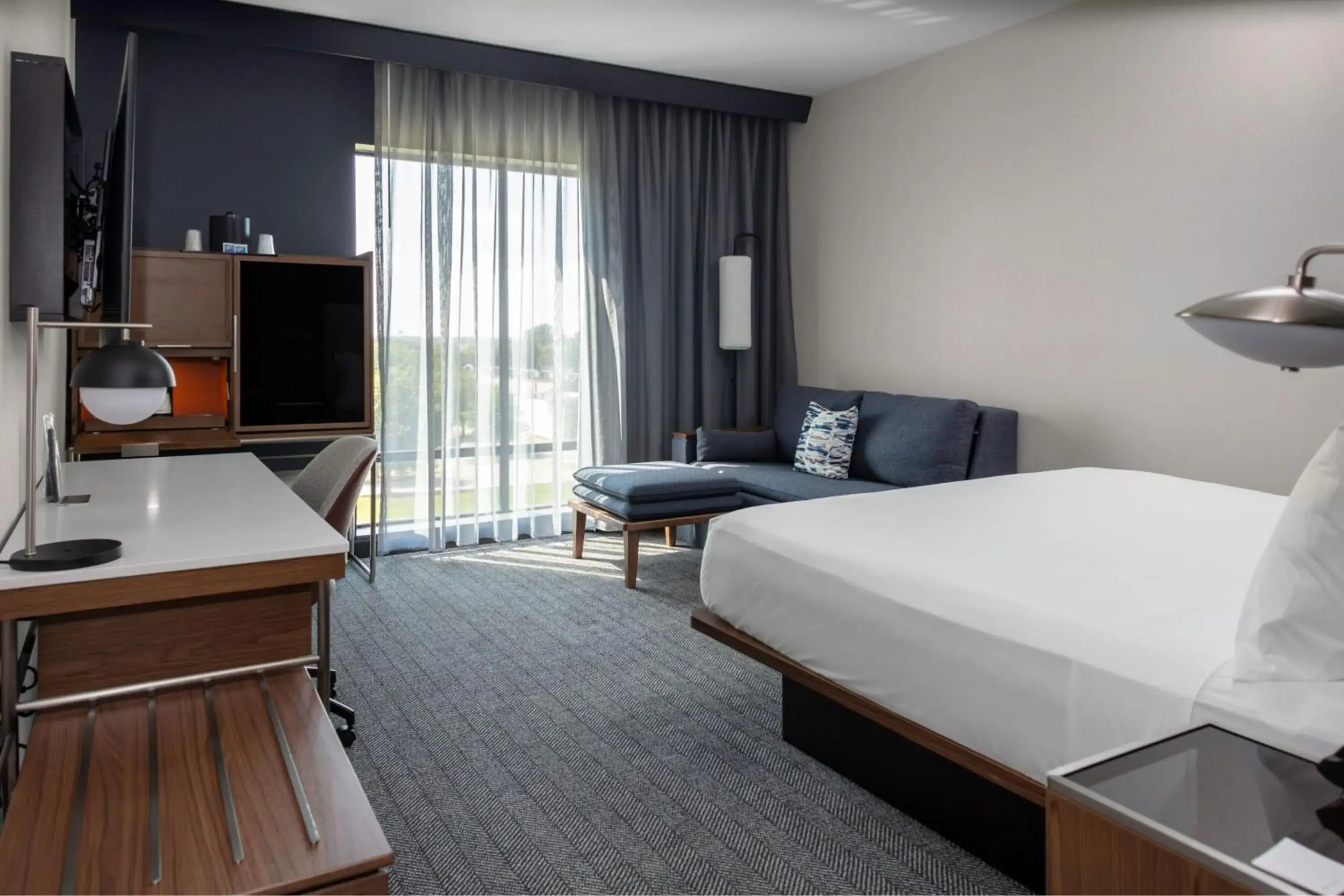 Photo of the whole room, Bed in Courtyard by Marriott Memphis East/Galleria