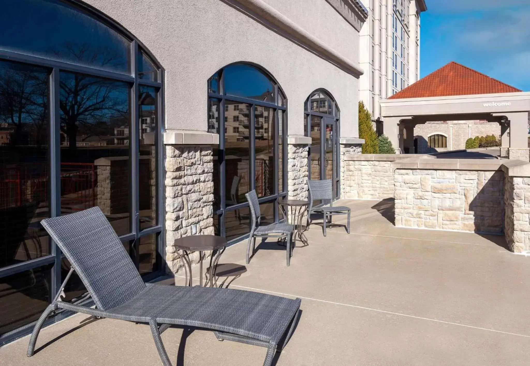 Patio in Hampton Inn & Suites Country Club Plaza