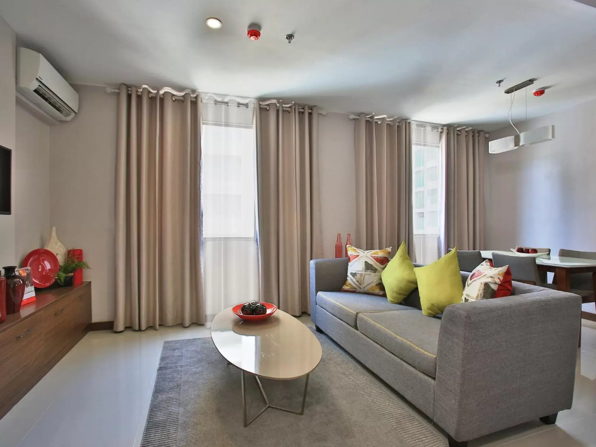 Living room, Seating Area in Valero Grand Suites by Swiss-Belhotel