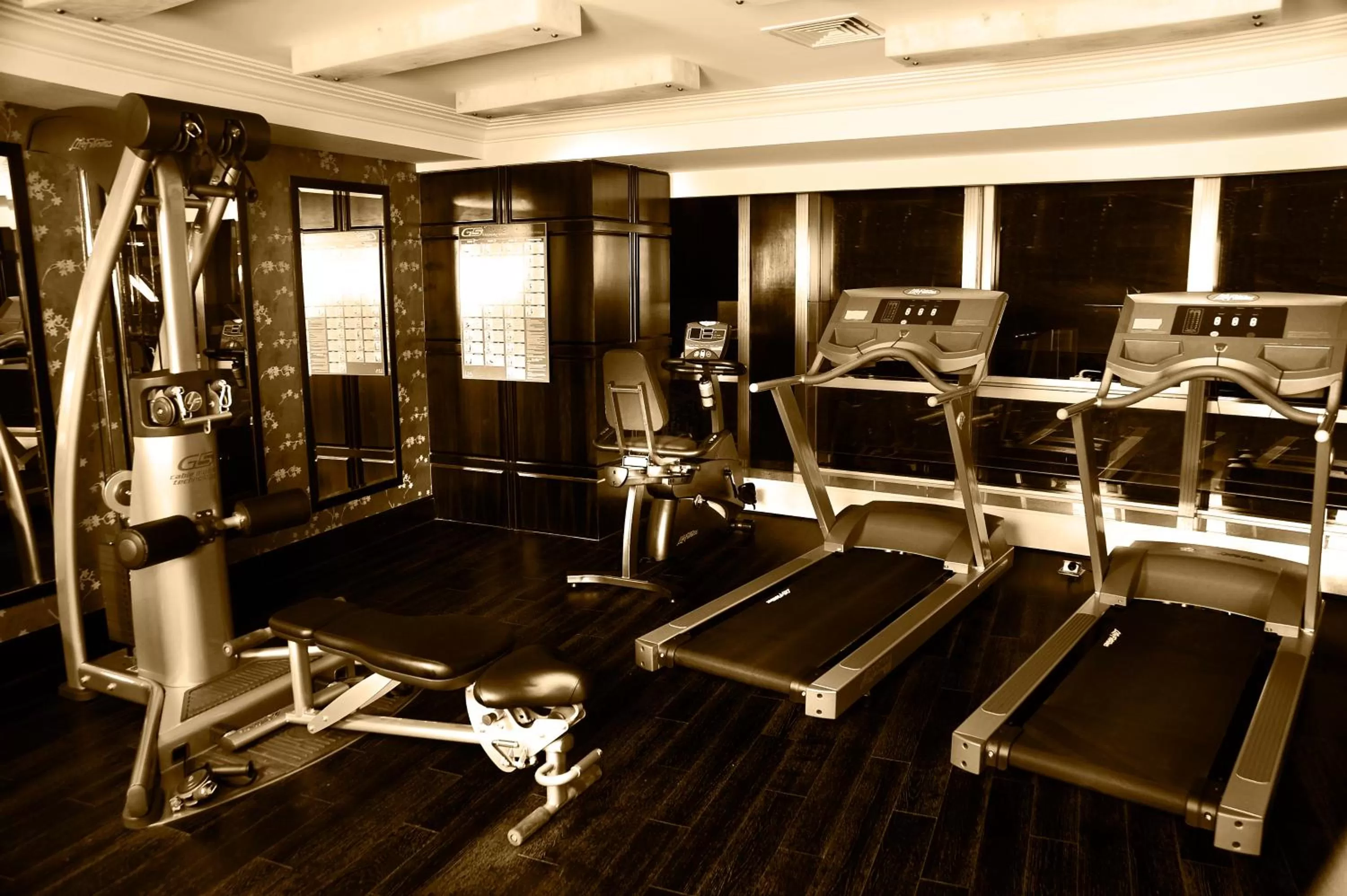 Fitness centre/facilities in Paramount Gallery Hotel