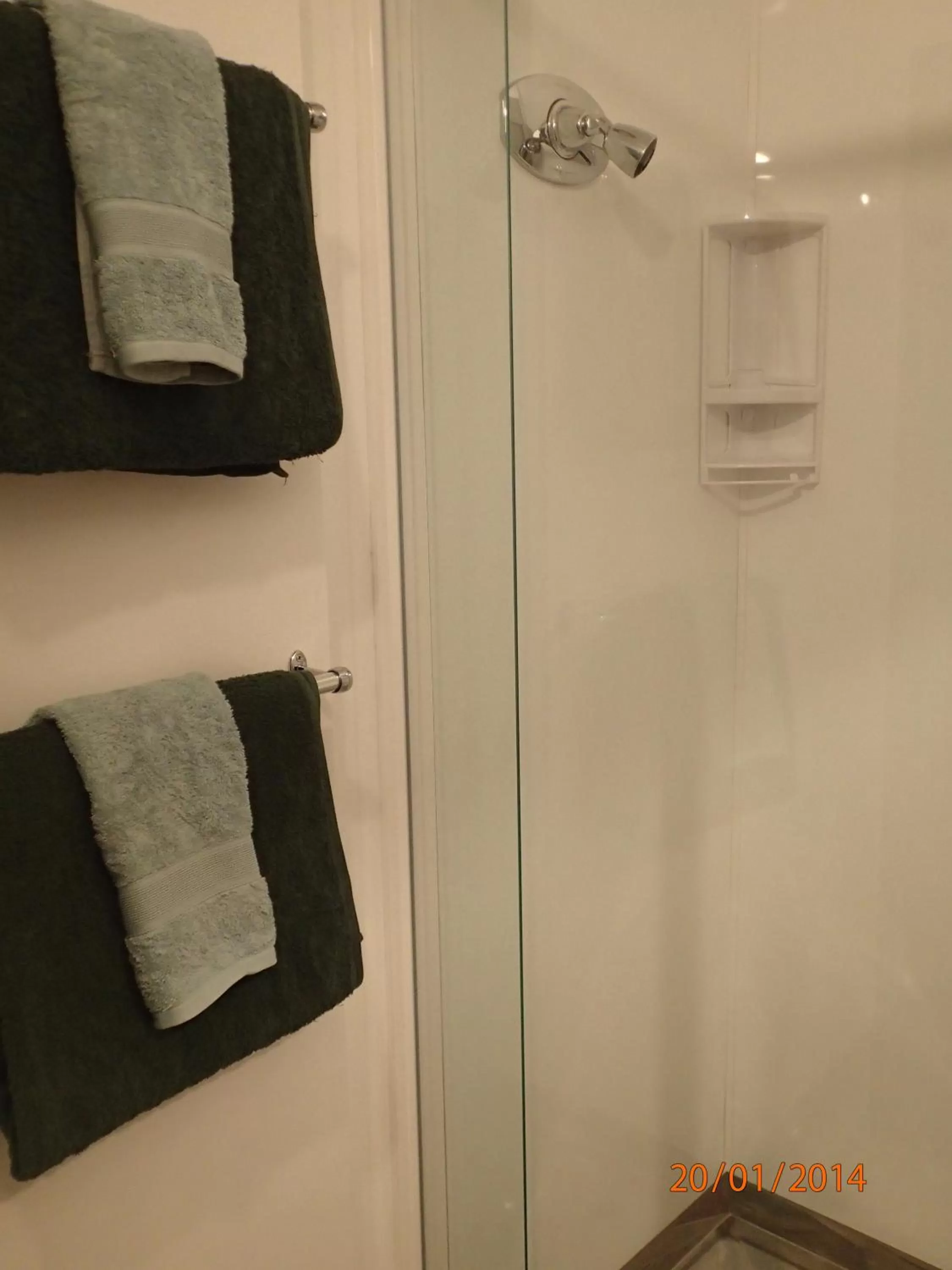 Bathroom in Grafton Cottage & Chalets