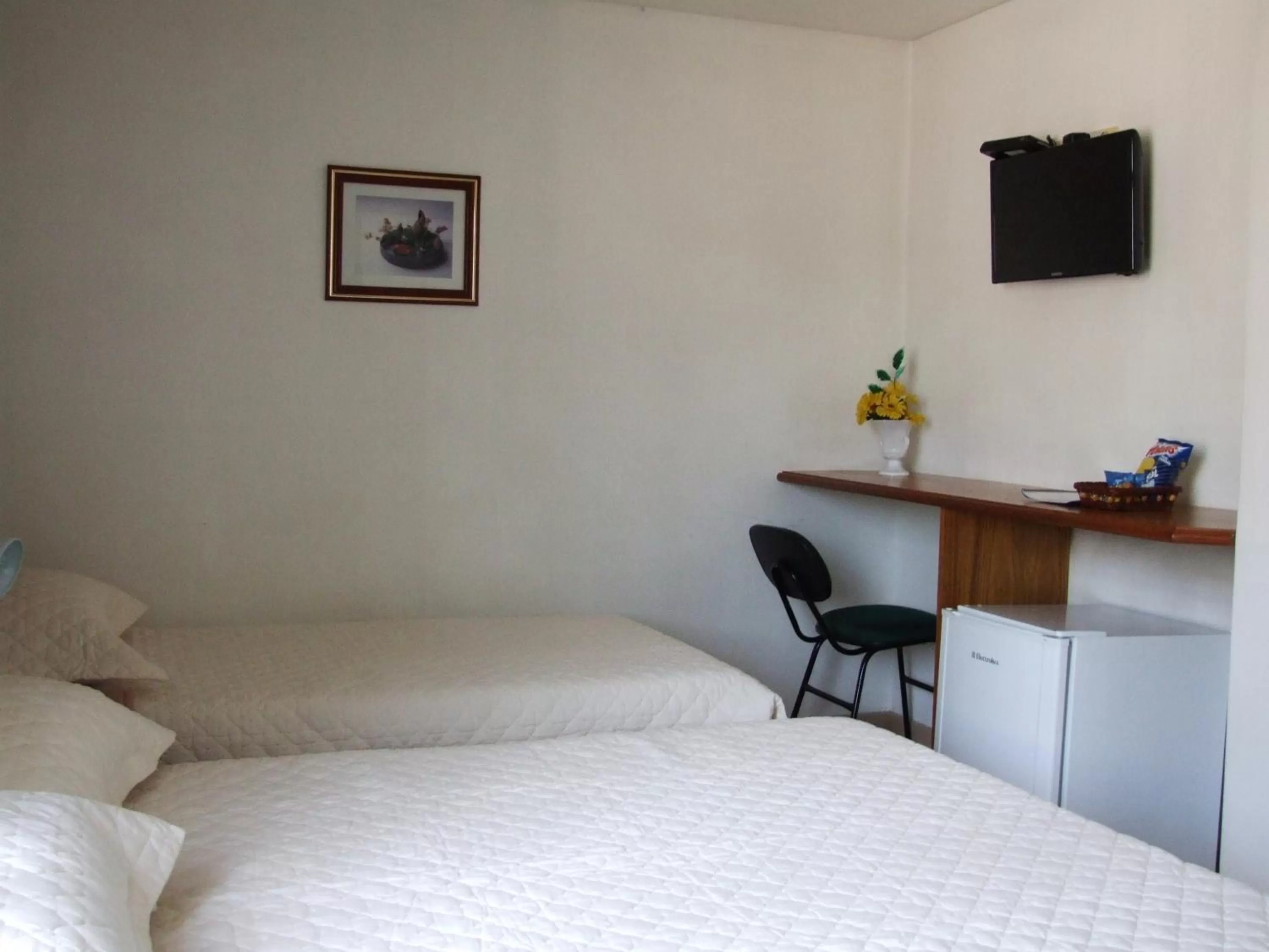 Bedroom, Bed in Rede Andrade Guaíra