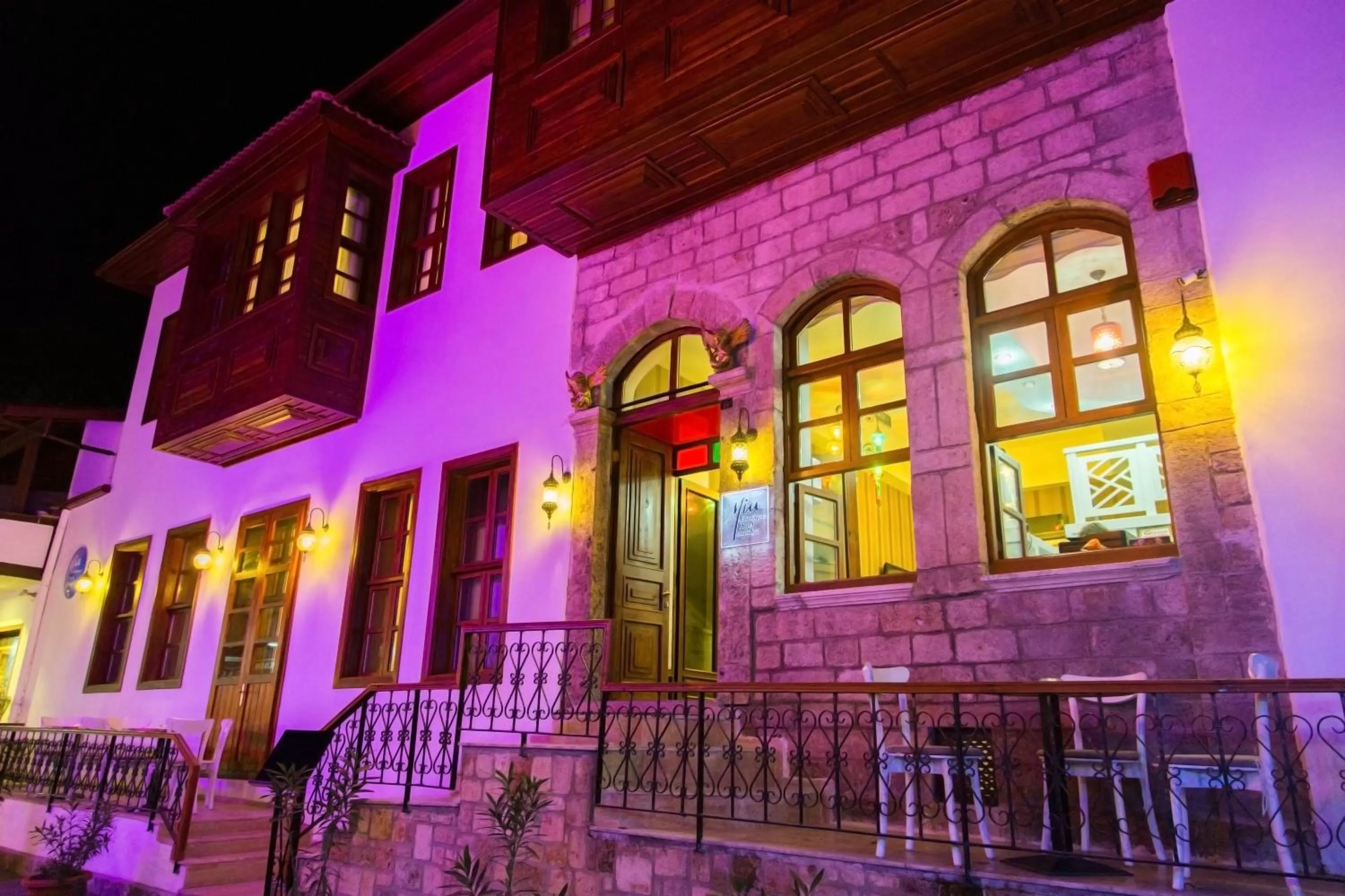 Facade/entrance in Mia Hotel